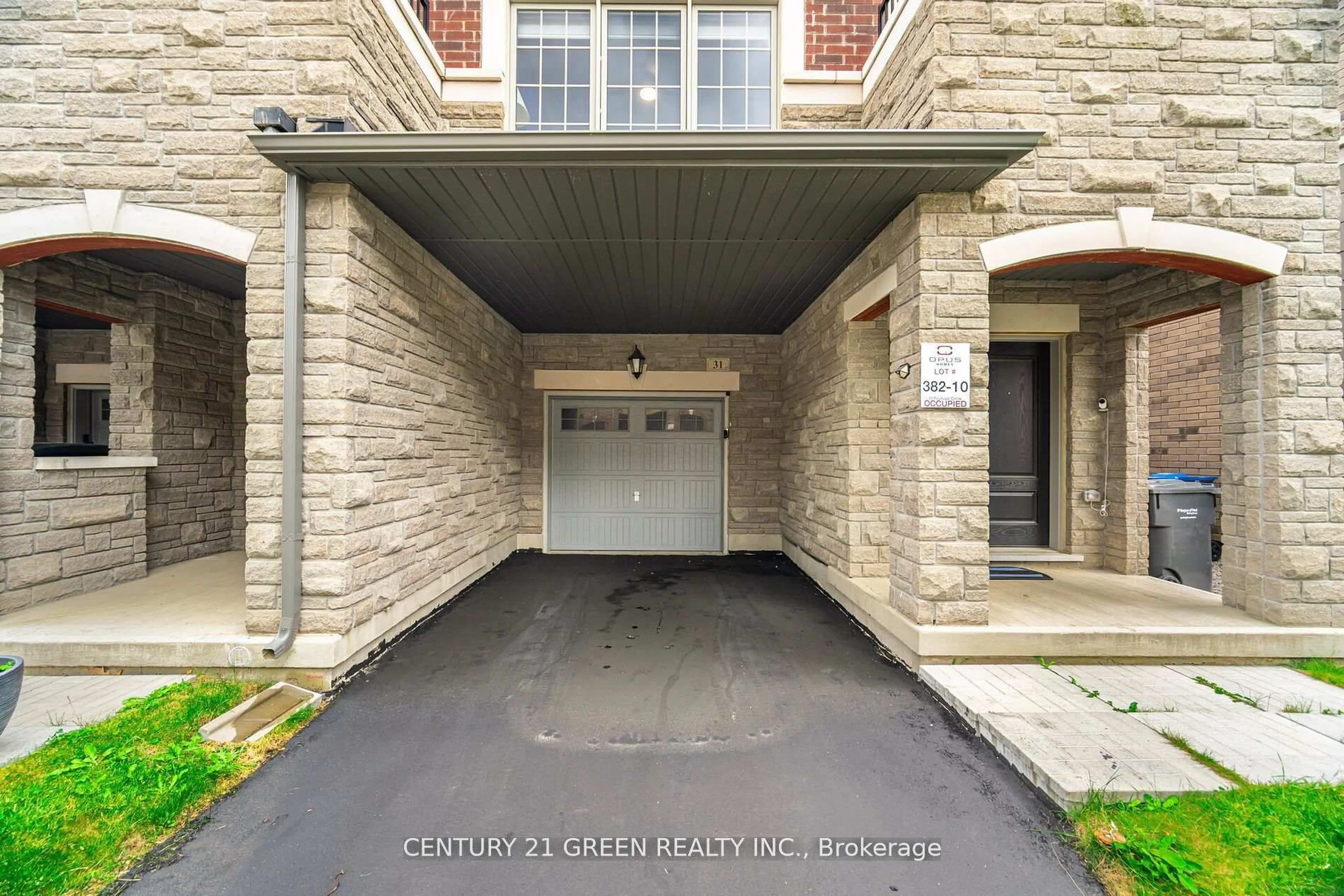 Indoor entryway for 31 Fruitvale Circ, Brampton Ontario L7A 5B8