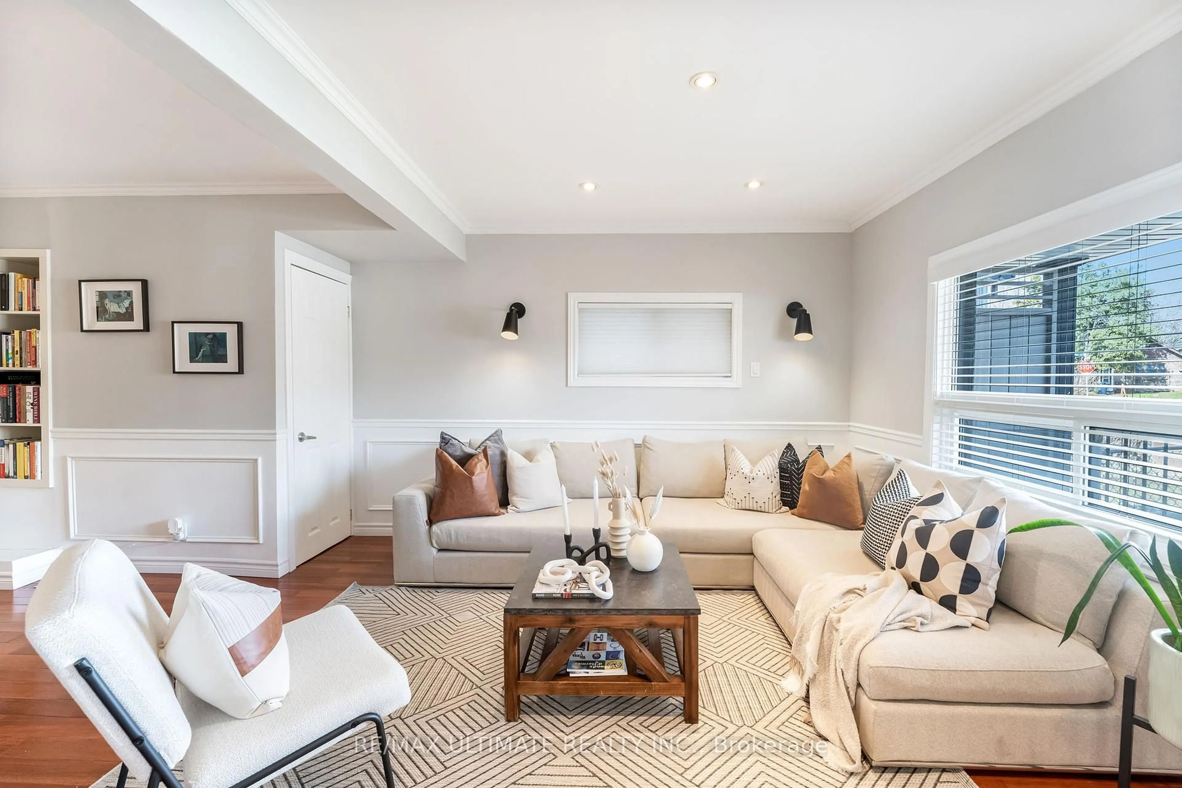 Living room with furniture, unknown for 33 Seneca Ave, Toronto Ontario M6N 2G7