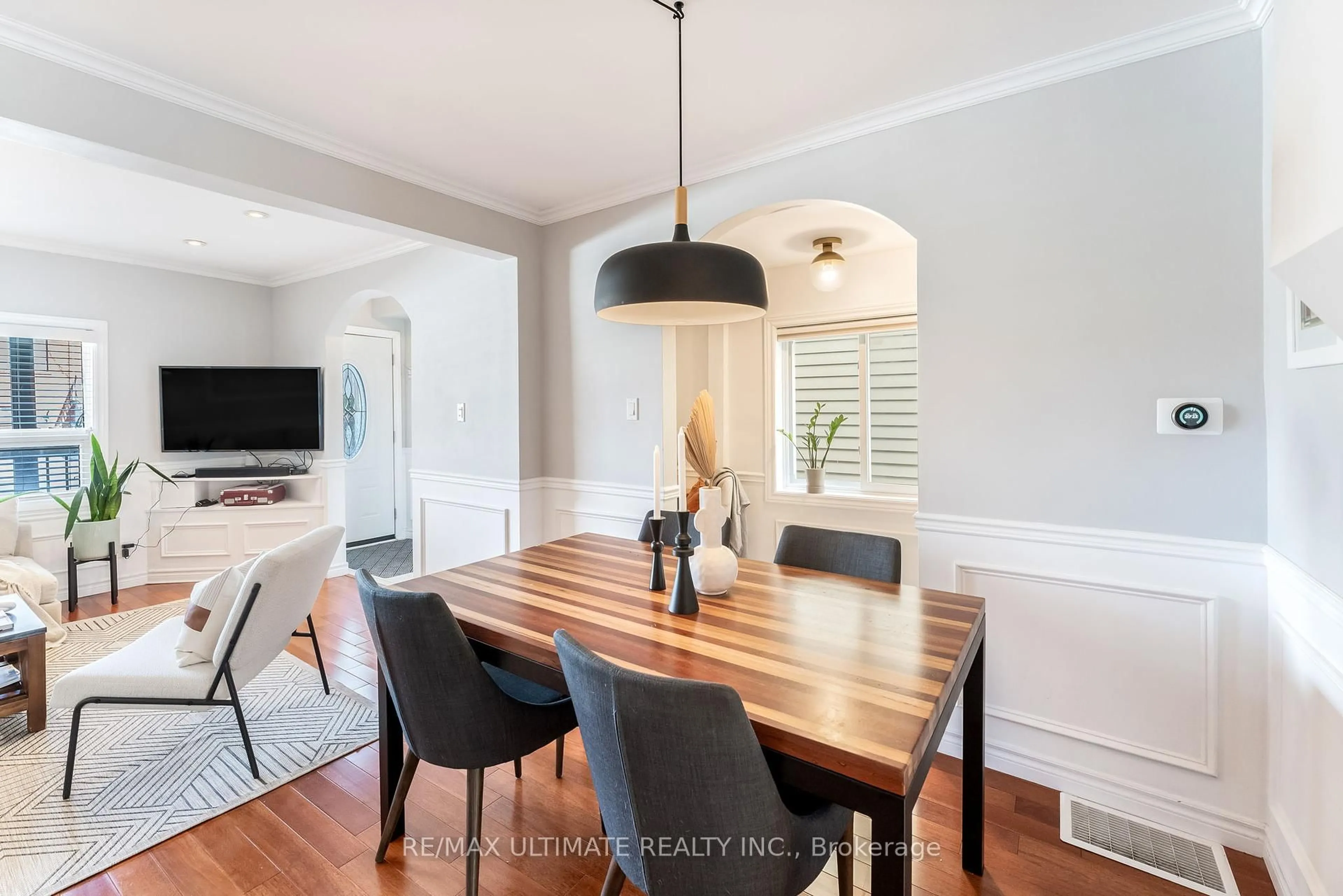 Dining room, wood/laminate floor for 33 Seneca Ave, Toronto Ontario M6N 2G7