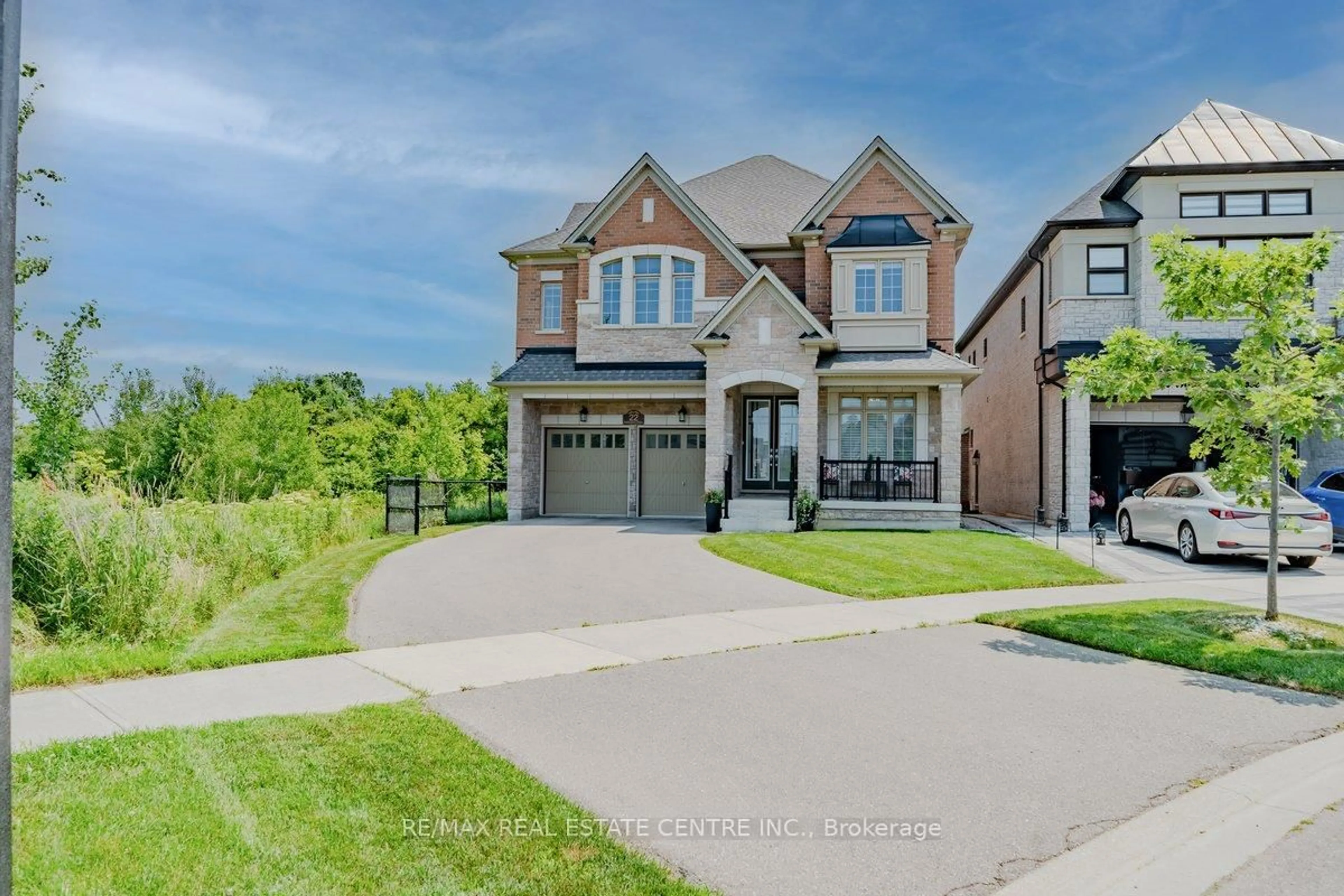 Home with brick exterior material, street for 22 Malaspina Clse, Brampton Ontario L6Y 6E2