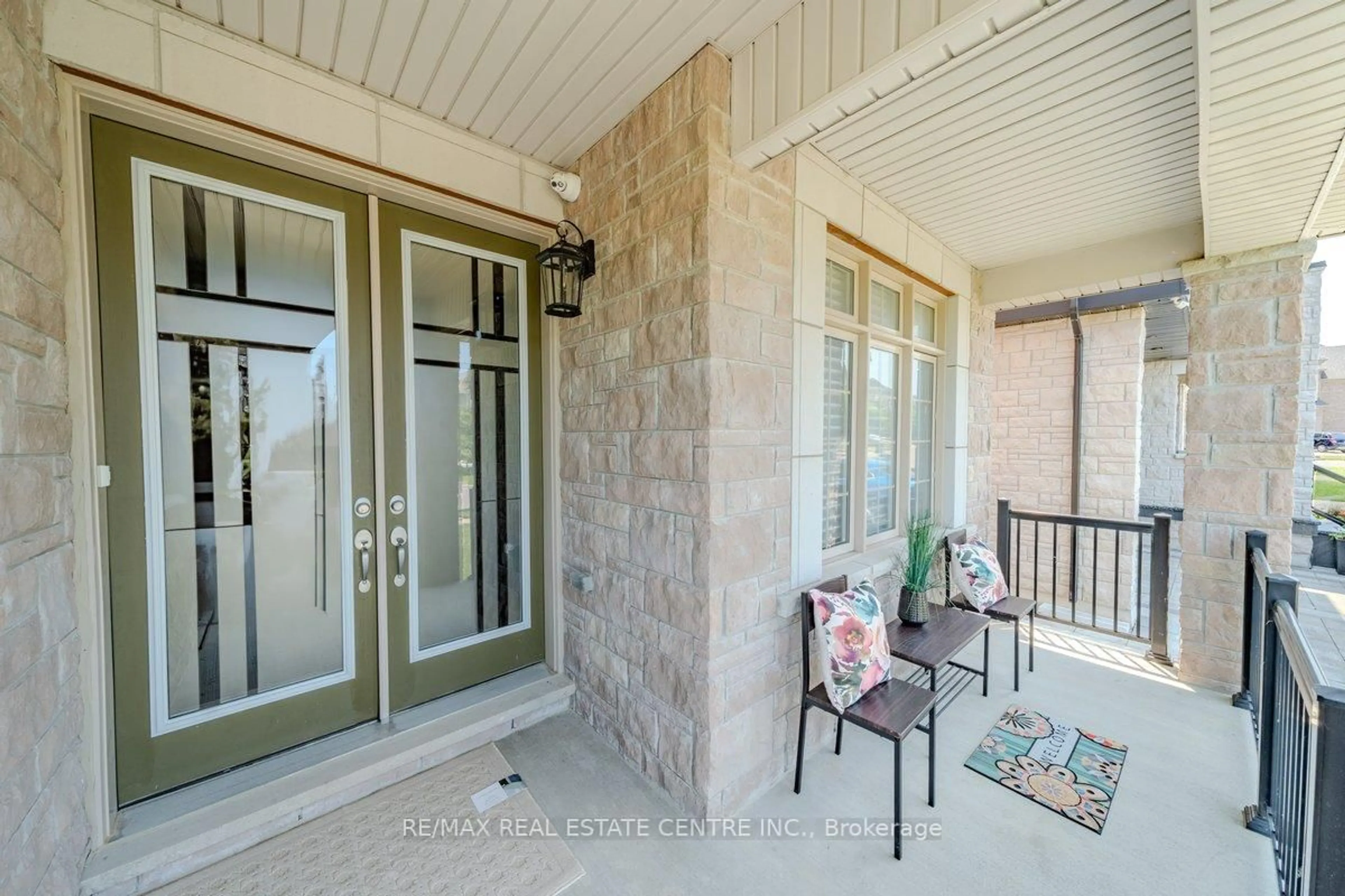 Indoor entryway for 22 Malaspina Clse, Brampton Ontario L6Y 6E2