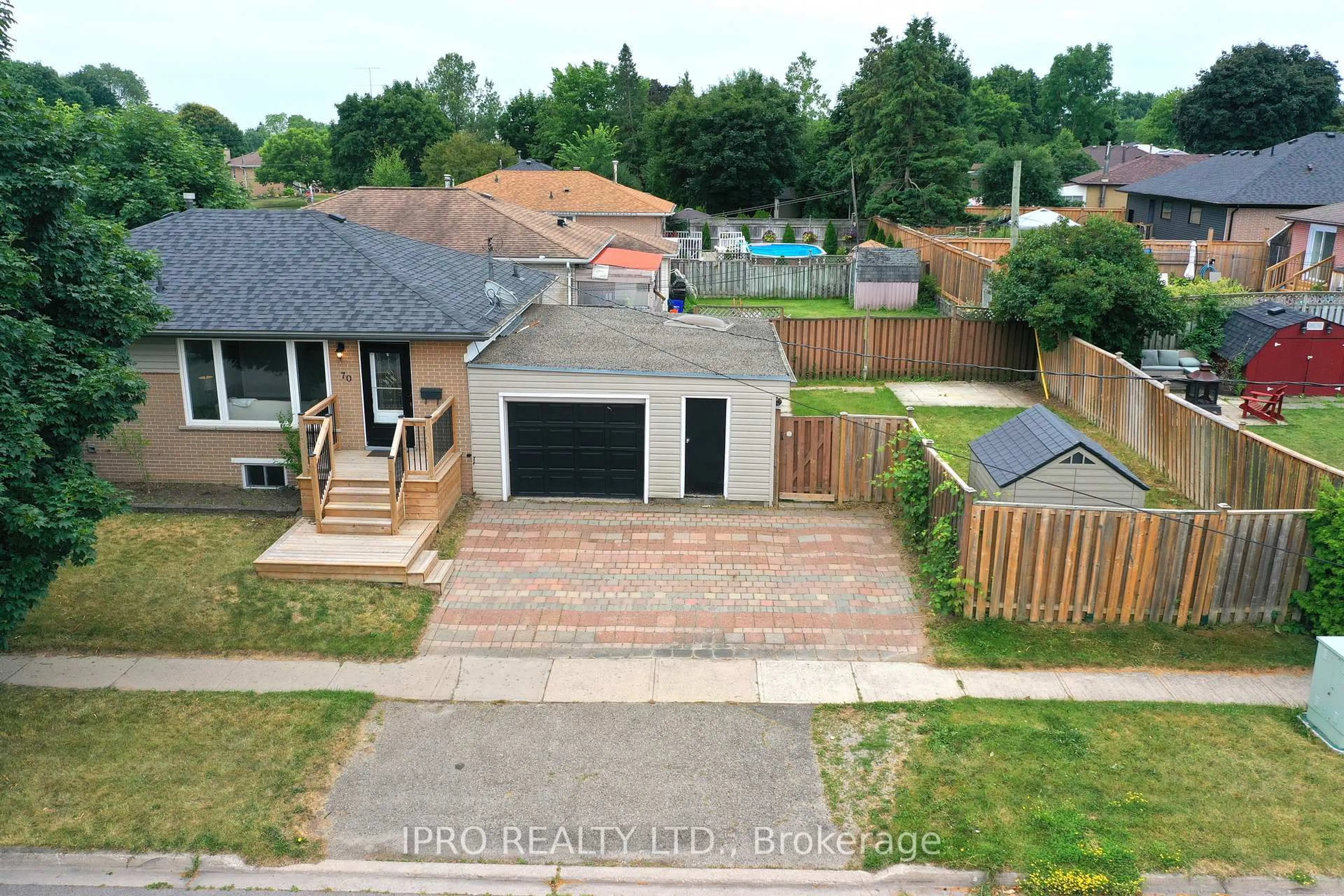 A pic from outside/outdoor area/front of a property/back of a property/a pic from drone, street for 70 Raylawn Cres, Halton Hills Ontario L7G 4M9