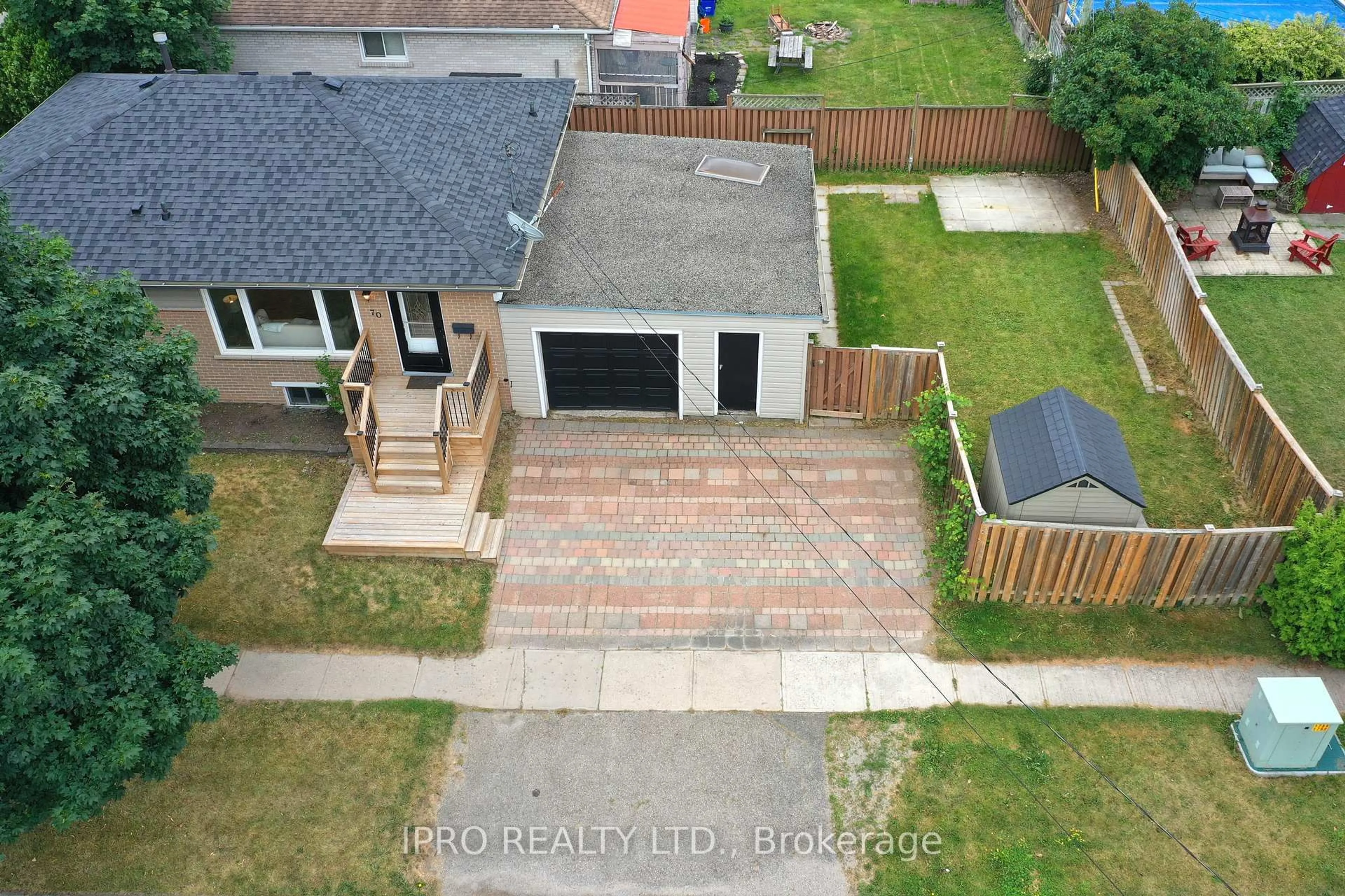 A pic from outside/outdoor area/front of a property/back of a property/a pic from drone, street for 70 Raylawn Cres, Halton Hills Ontario L7G 4M9