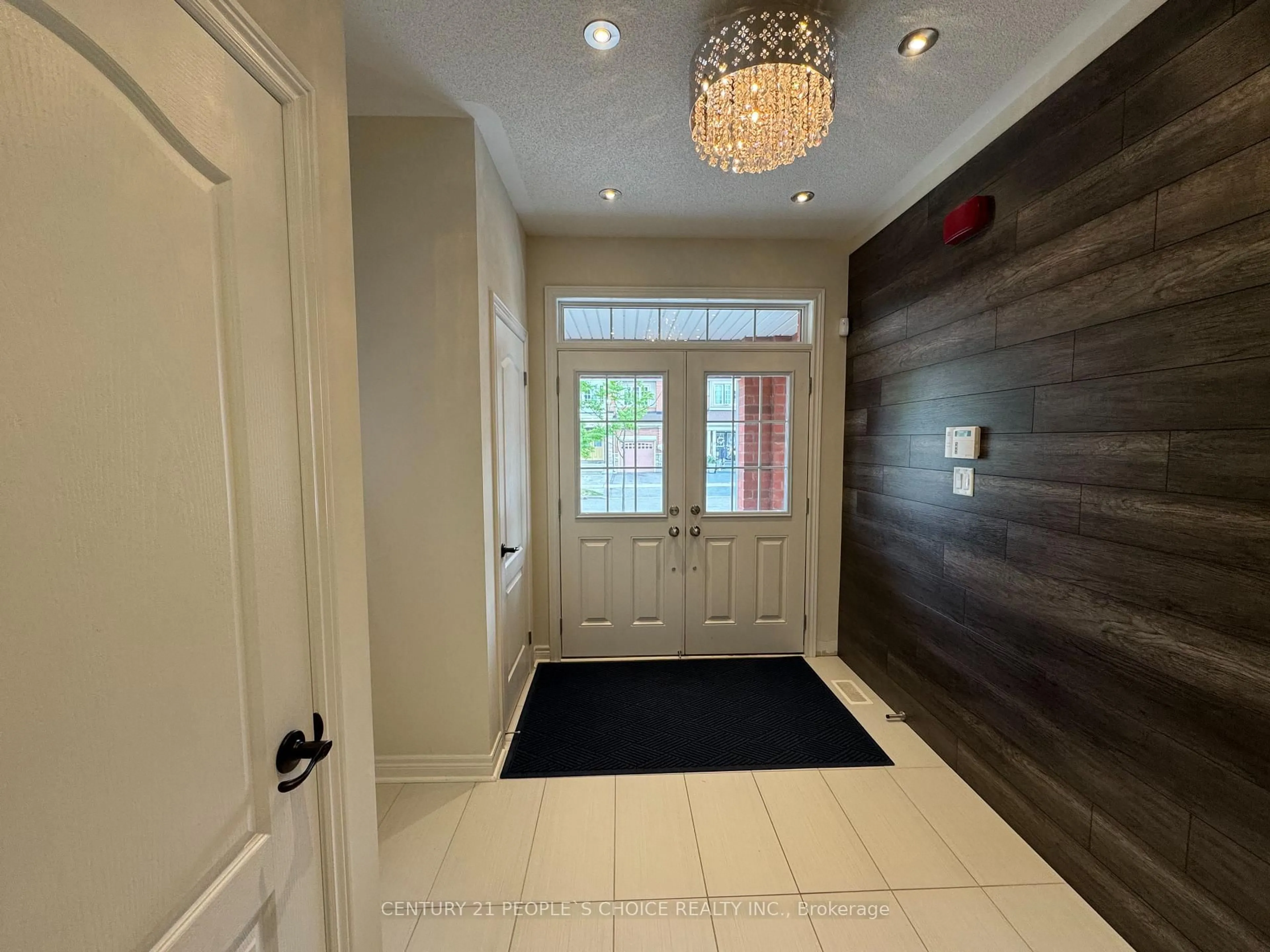 Indoor entryway for 22 Westowanis Dr, Toronto Ontario M9W 0C2
