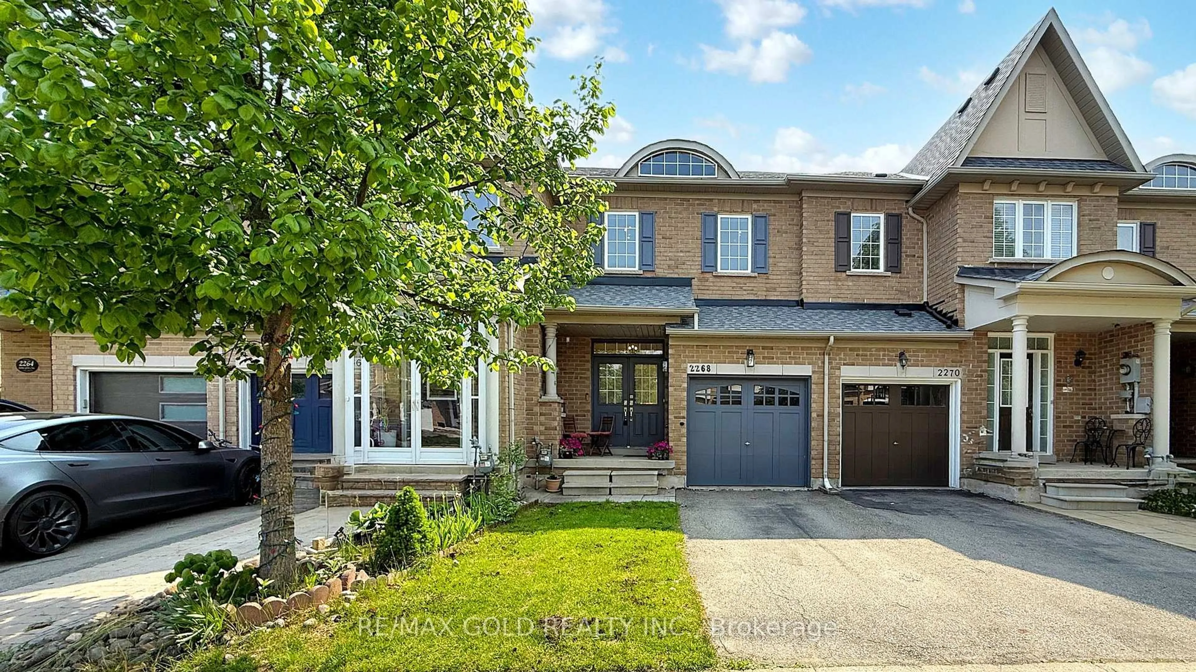 Home with brick exterior material, street for 2268 Stone Glen Cres, Oakville Ontario L6M 0C8