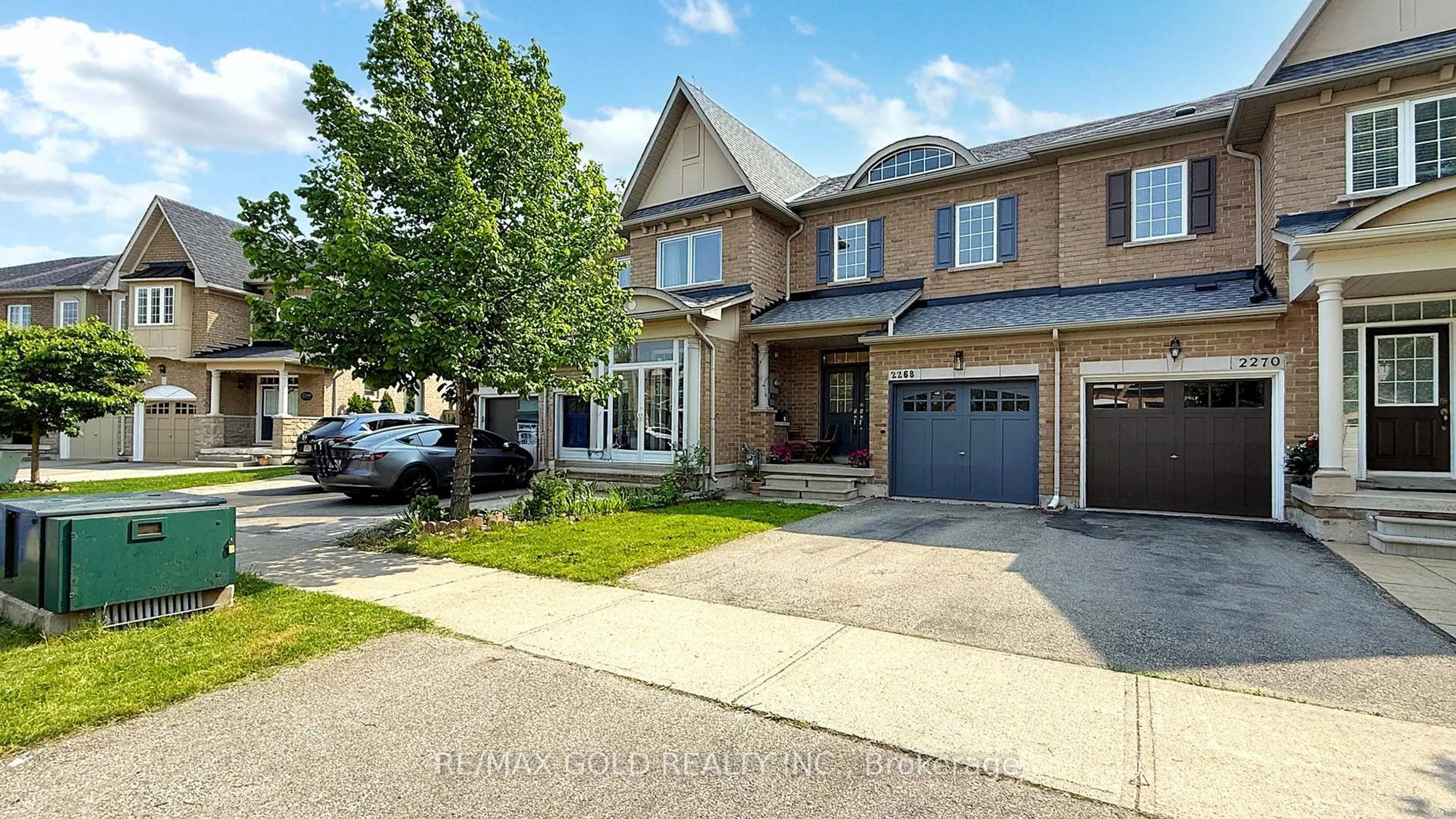 Home with brick exterior material, street for 2268 Stone Glen Cres, Oakville Ontario L6M 0C8