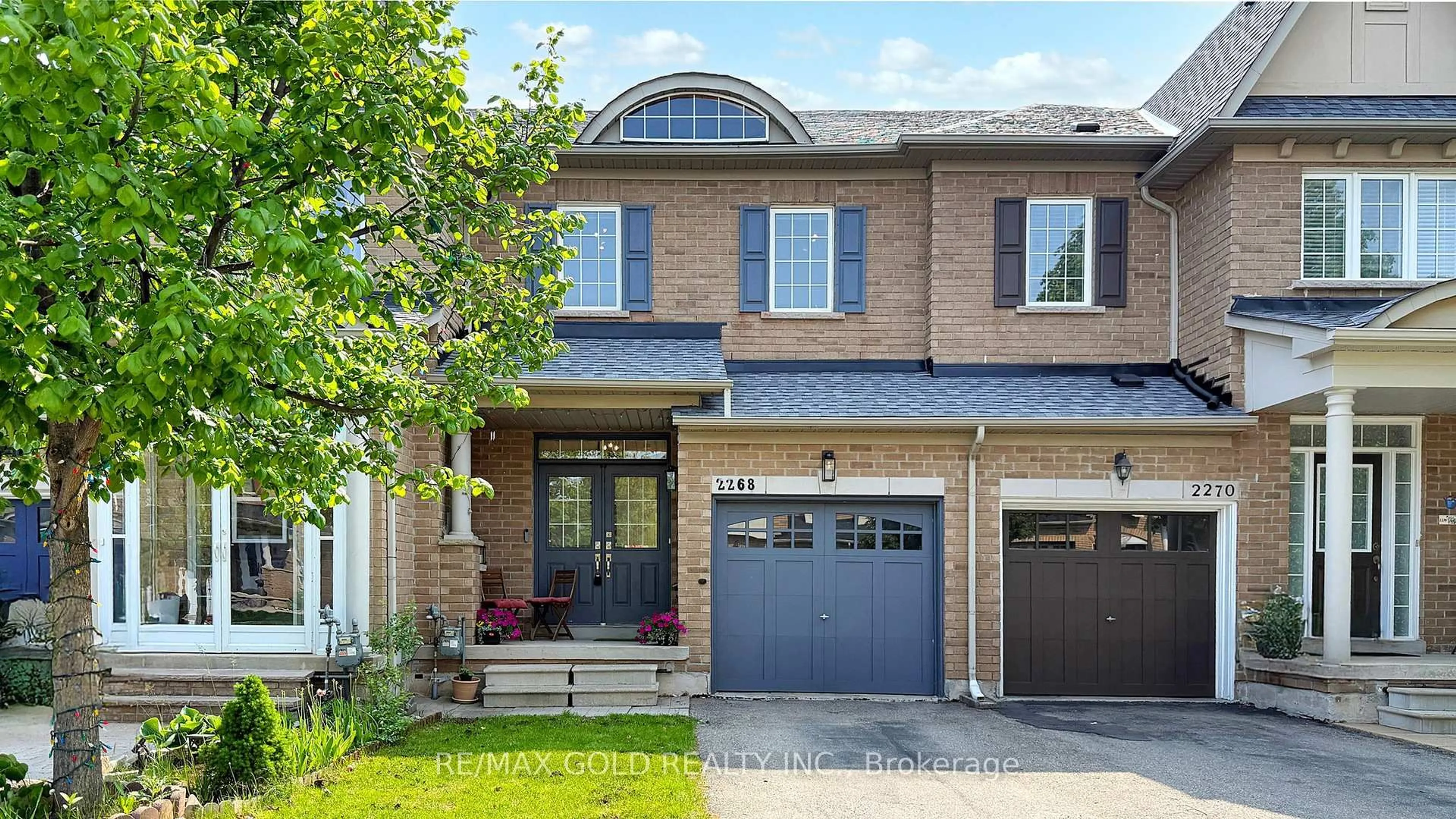 Home with brick exterior material, street for 2268 Stone Glen Cres, Oakville Ontario L6M 0C8