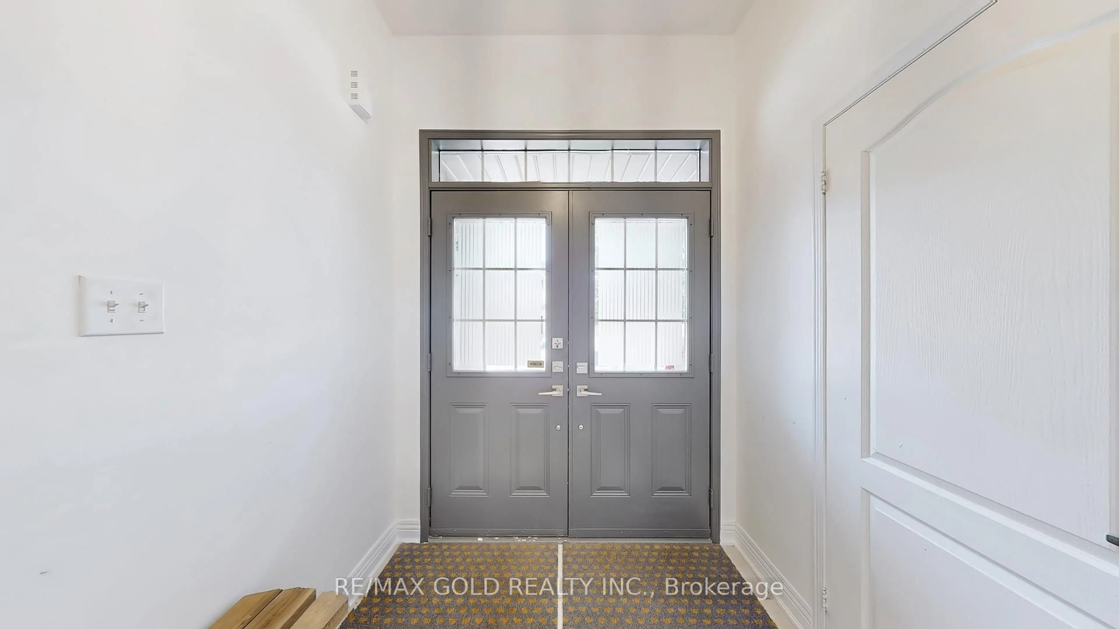 Indoor entryway for 2268 Stone Glen Cres, Oakville Ontario L6M 0C8