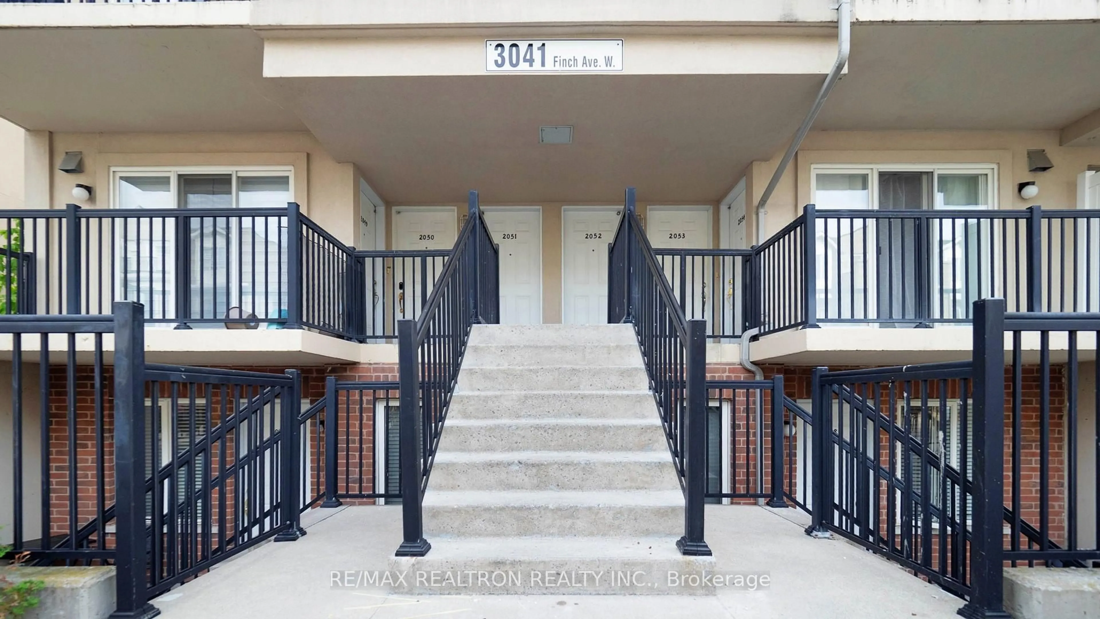 Indoor foyer for 3041 Finch Ave #2052, Toronto Ontario M9M 0A4