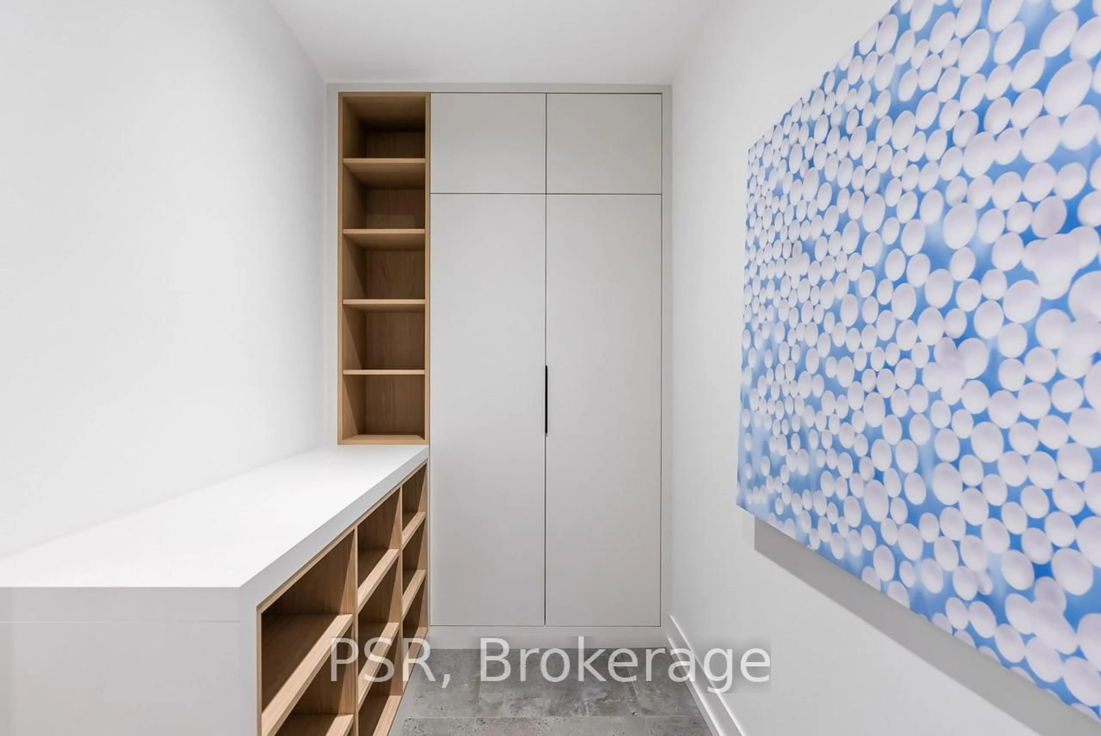 Storage room or clothes room or walk-in closet for 22A Broadview Ave, Mississauga Ontario L5H 2S9