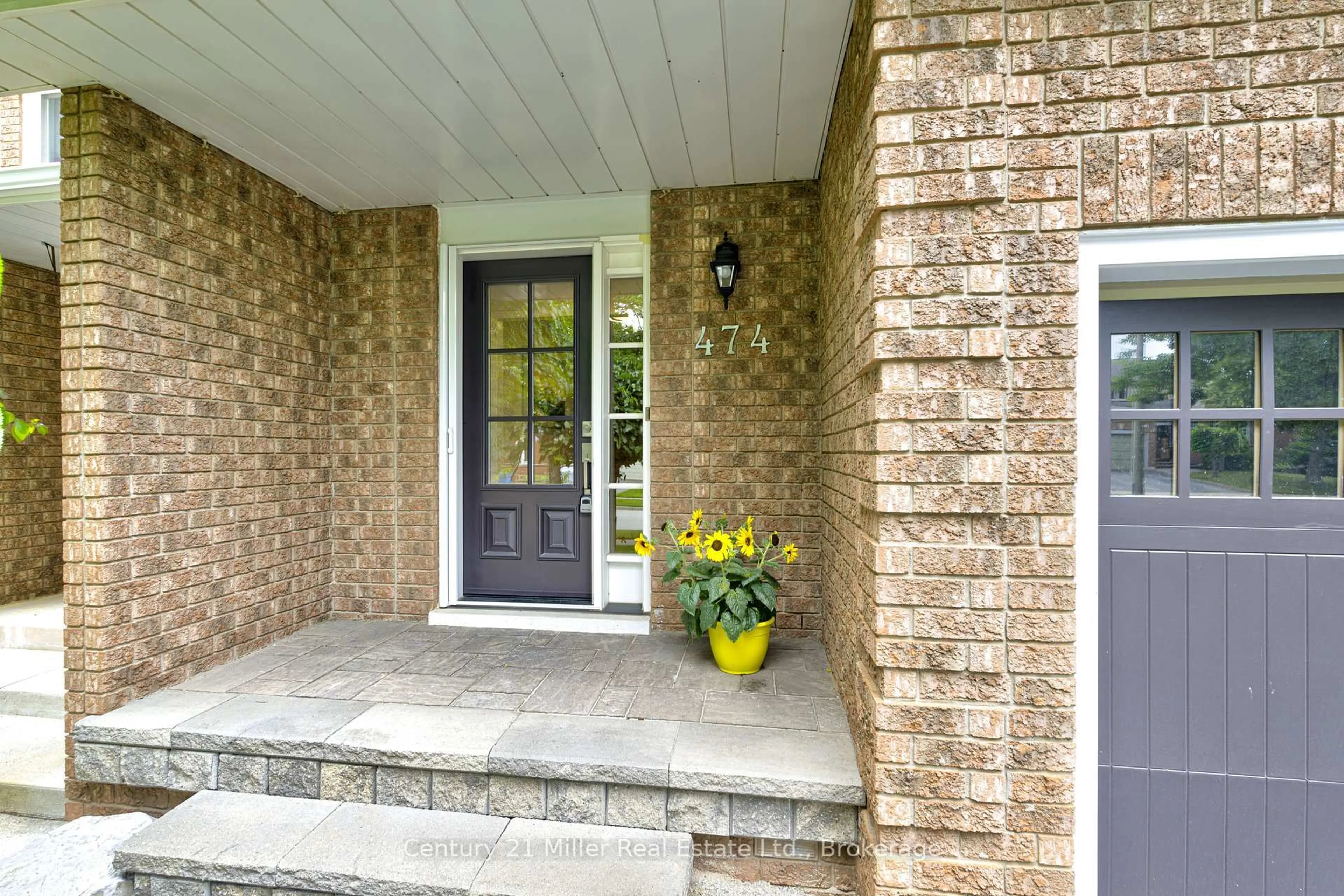 Indoor entryway for 474 Marlatt Dr, Oakville Ontario L6H 5X4