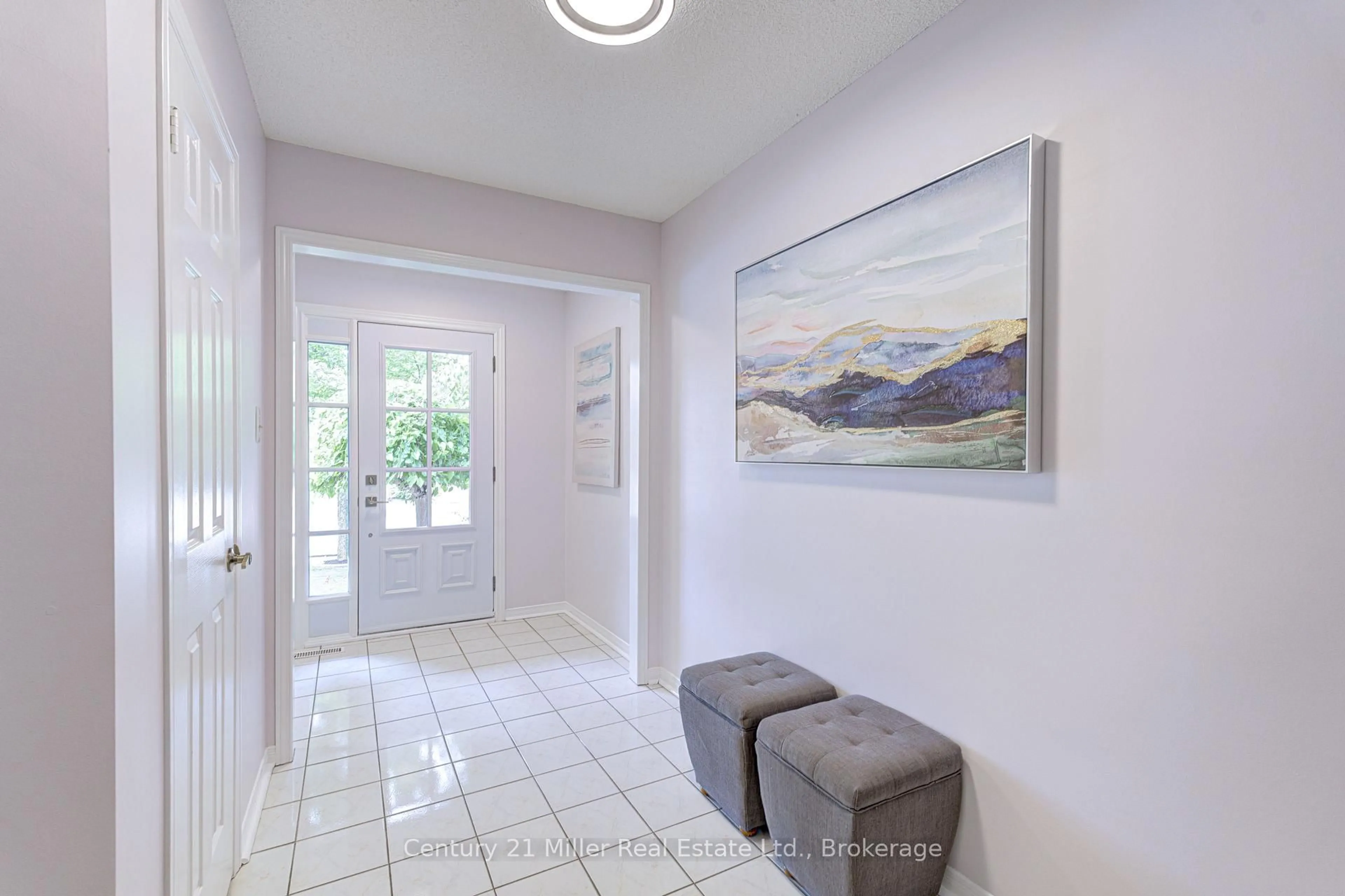 Indoor entryway for 474 Marlatt Dr, Oakville Ontario L6H 5X4