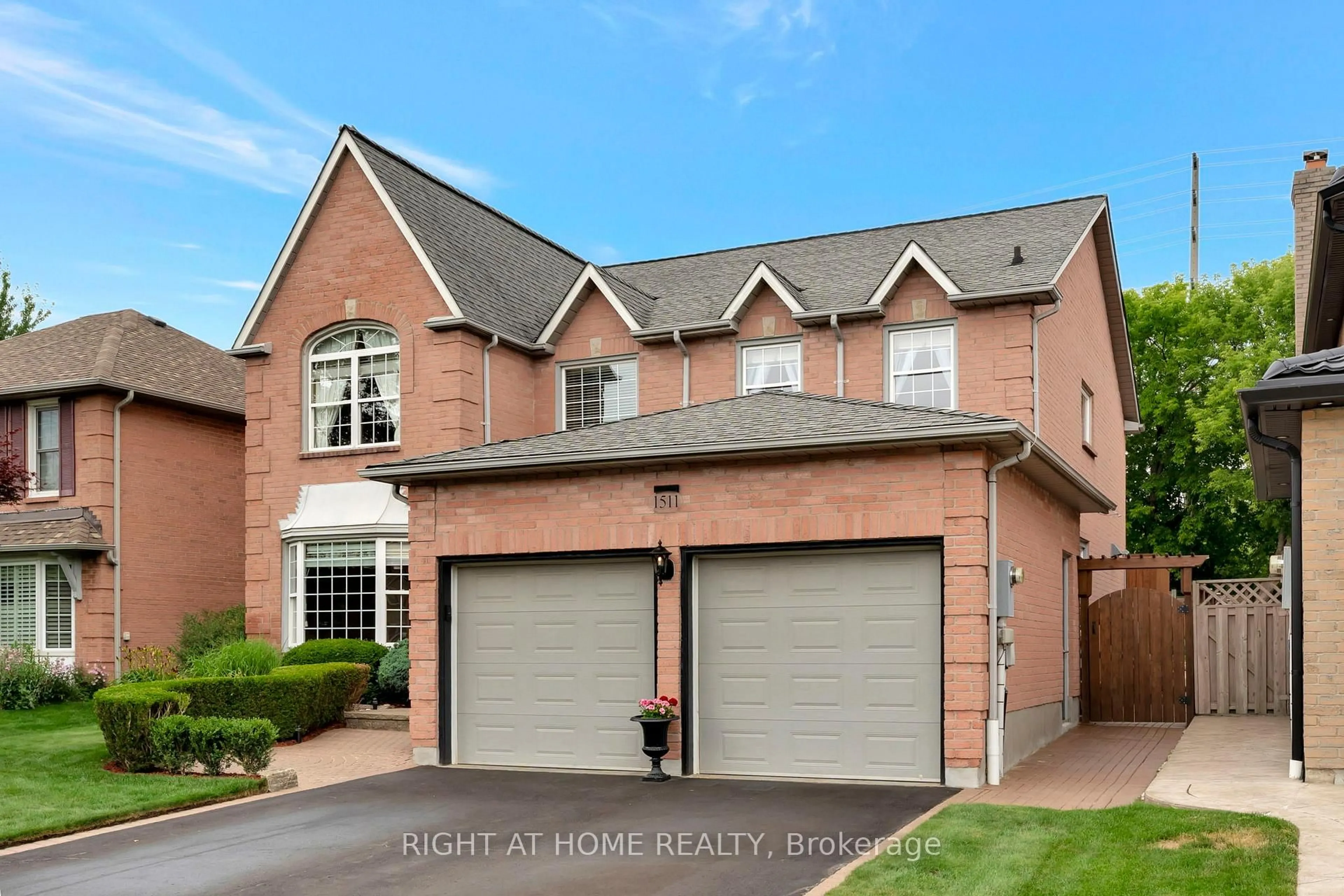 Home with brick exterior material, street for 1511 Ravensmoor Cres, Mississauga Ontario L5M 3L3