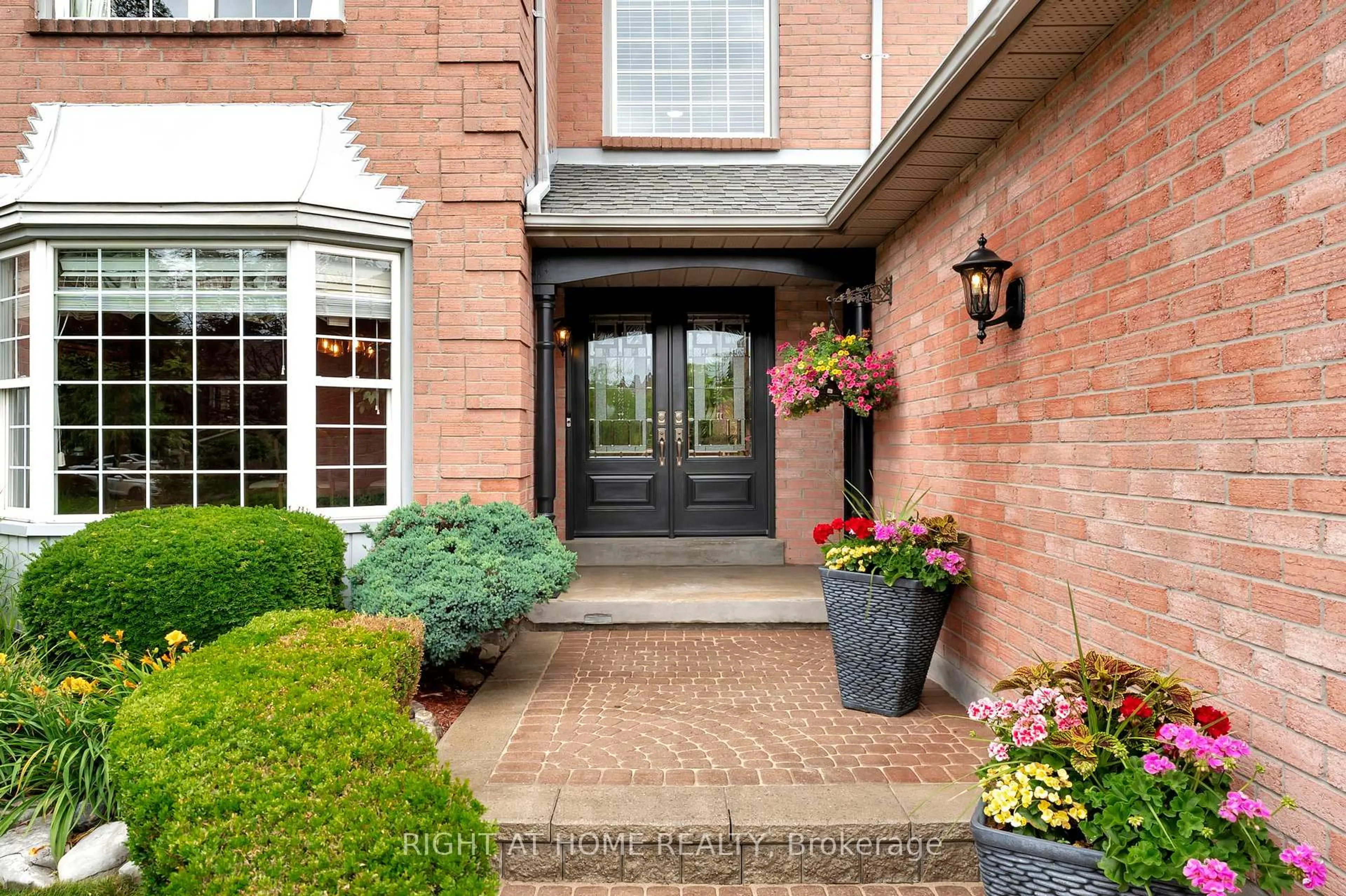 Home with brick exterior material, street for 1511 Ravensmoor Cres, Mississauga Ontario L5M 3L3
