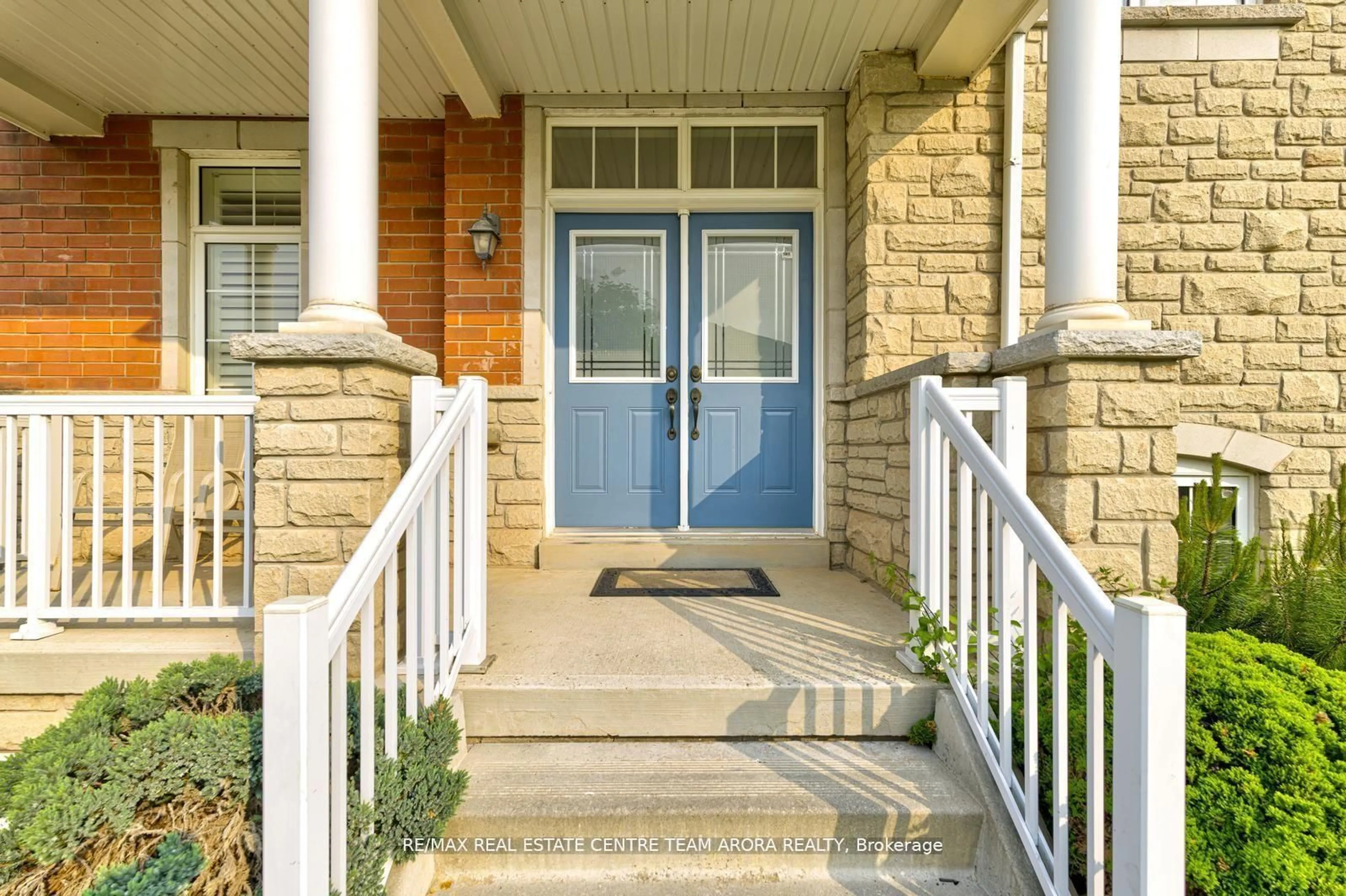 Indoor entryway for 28 Sixteen Mile Dr, Oakville Ontario L6M 0S7