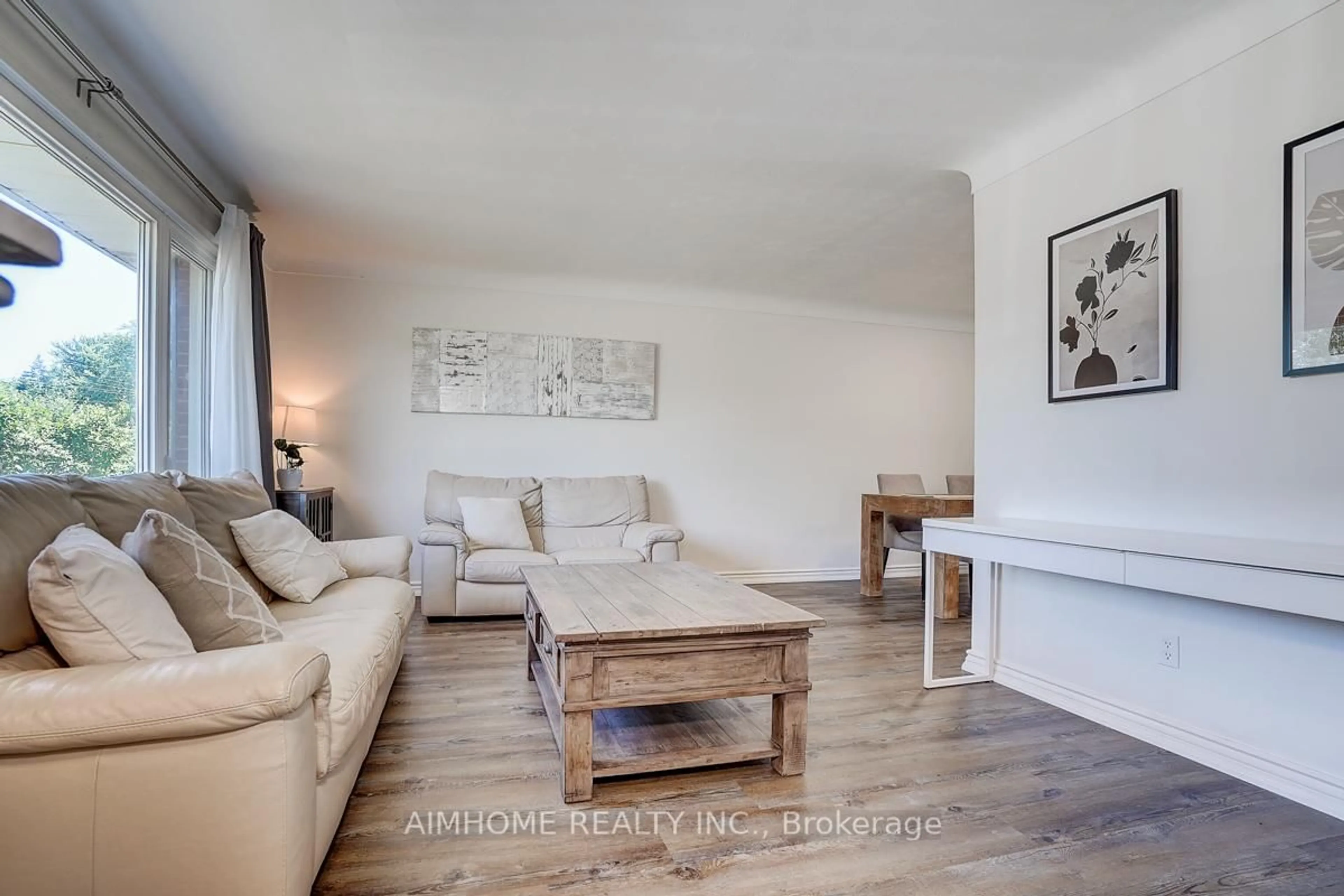 Living room with furniture, wood/laminate floor for 238 KENT Cres, Burlington Ontario L7L 4T1
