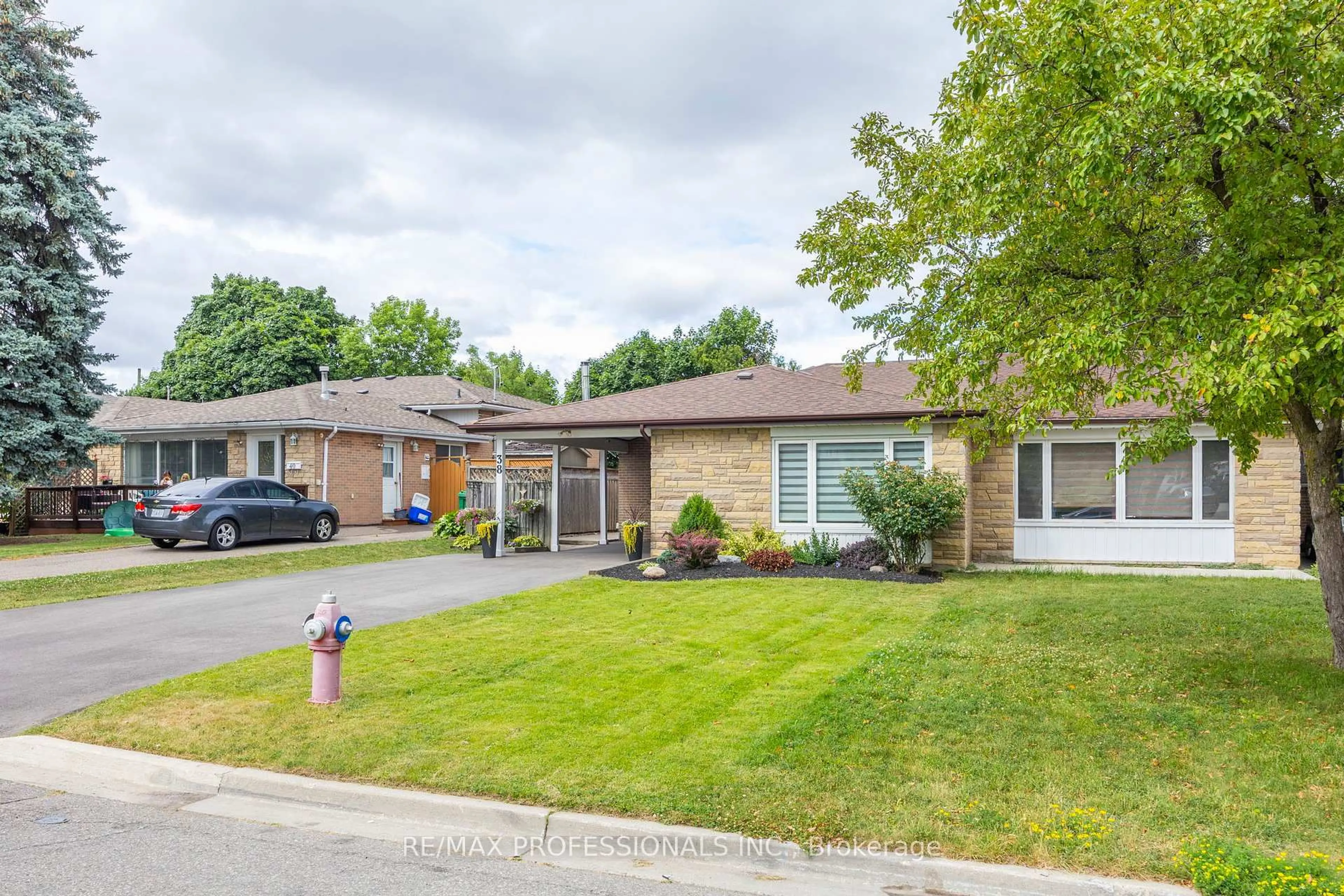 Home with brick exterior material, street for 38 Dalraith Cres, Brampton Ontario L6T 2X5