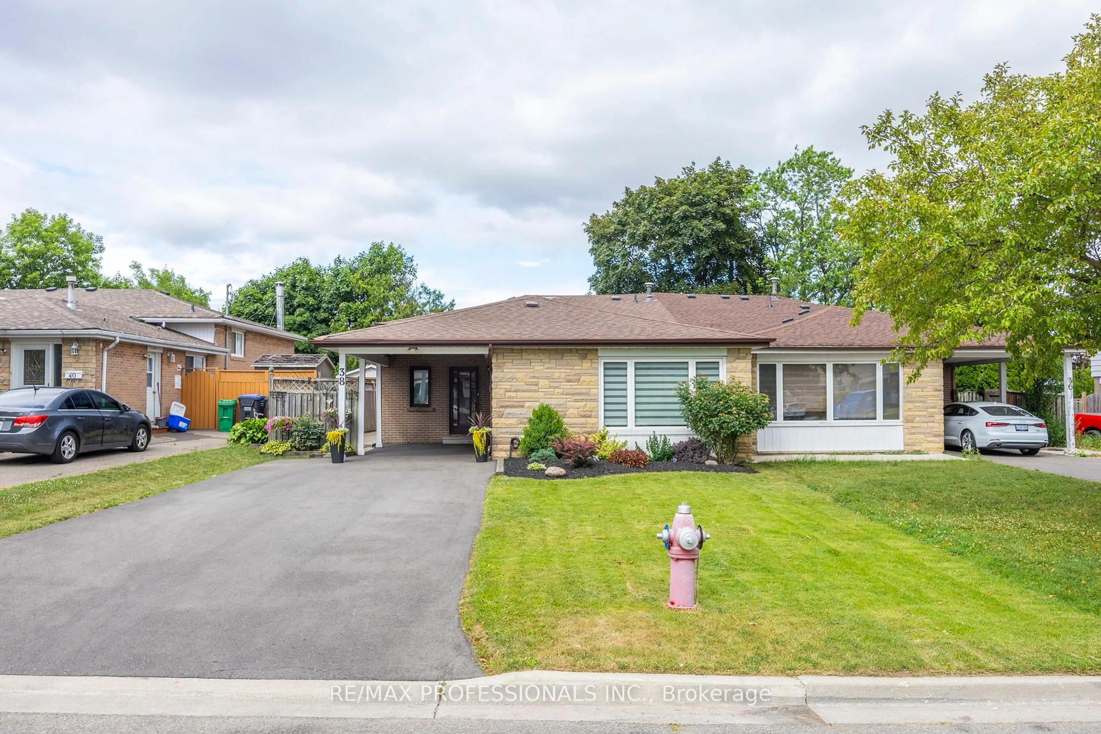 Home with brick exterior material, street for 38 Dalraith Cres, Brampton Ontario L6T 2X5