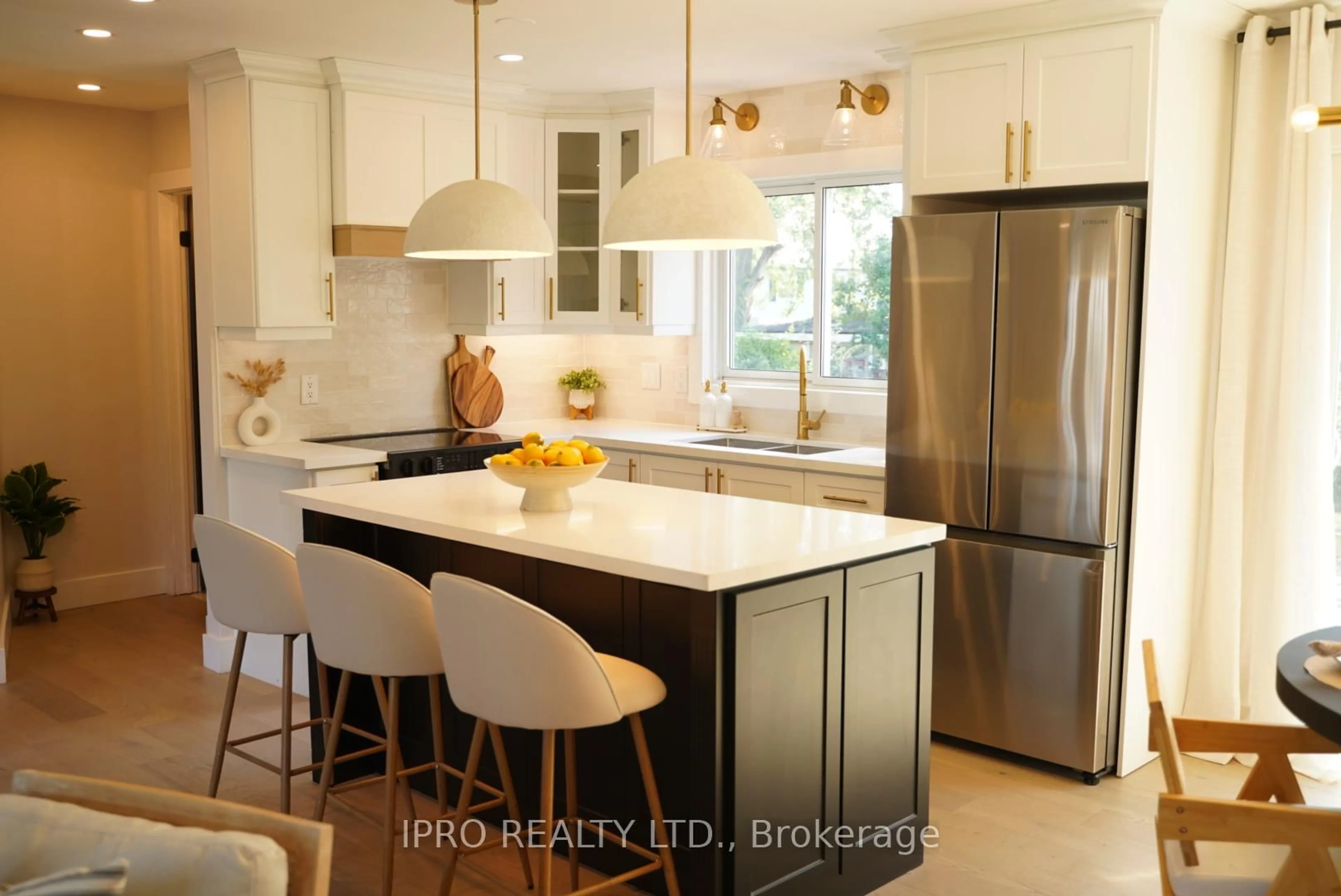 Contemporary kitchen, unknown for 92 Forsythia Rd, Brampton Ontario L6T 2G3