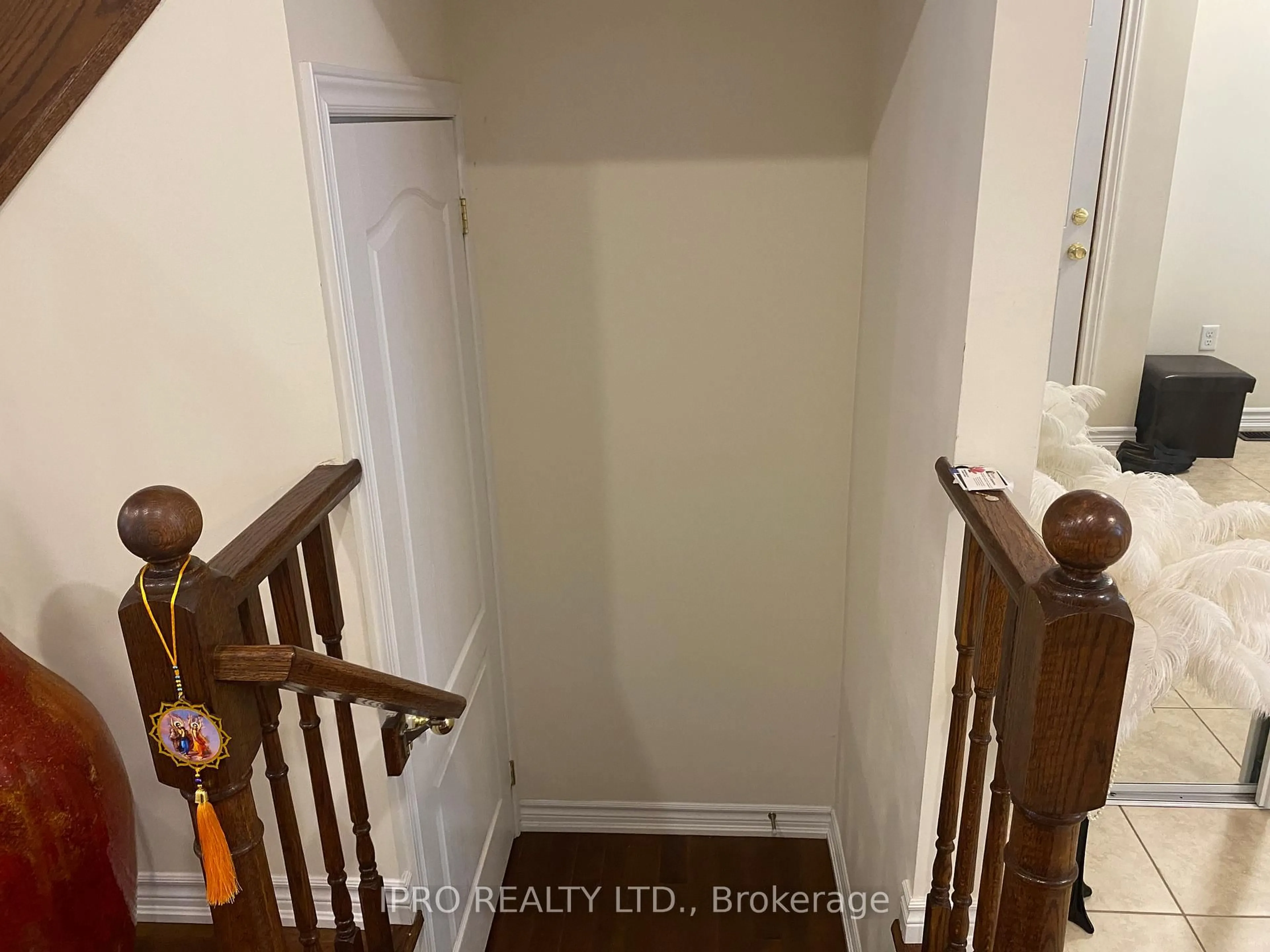 Stairs for 624 Murray Meadows Pl, Milton Ontario L9T 8L7