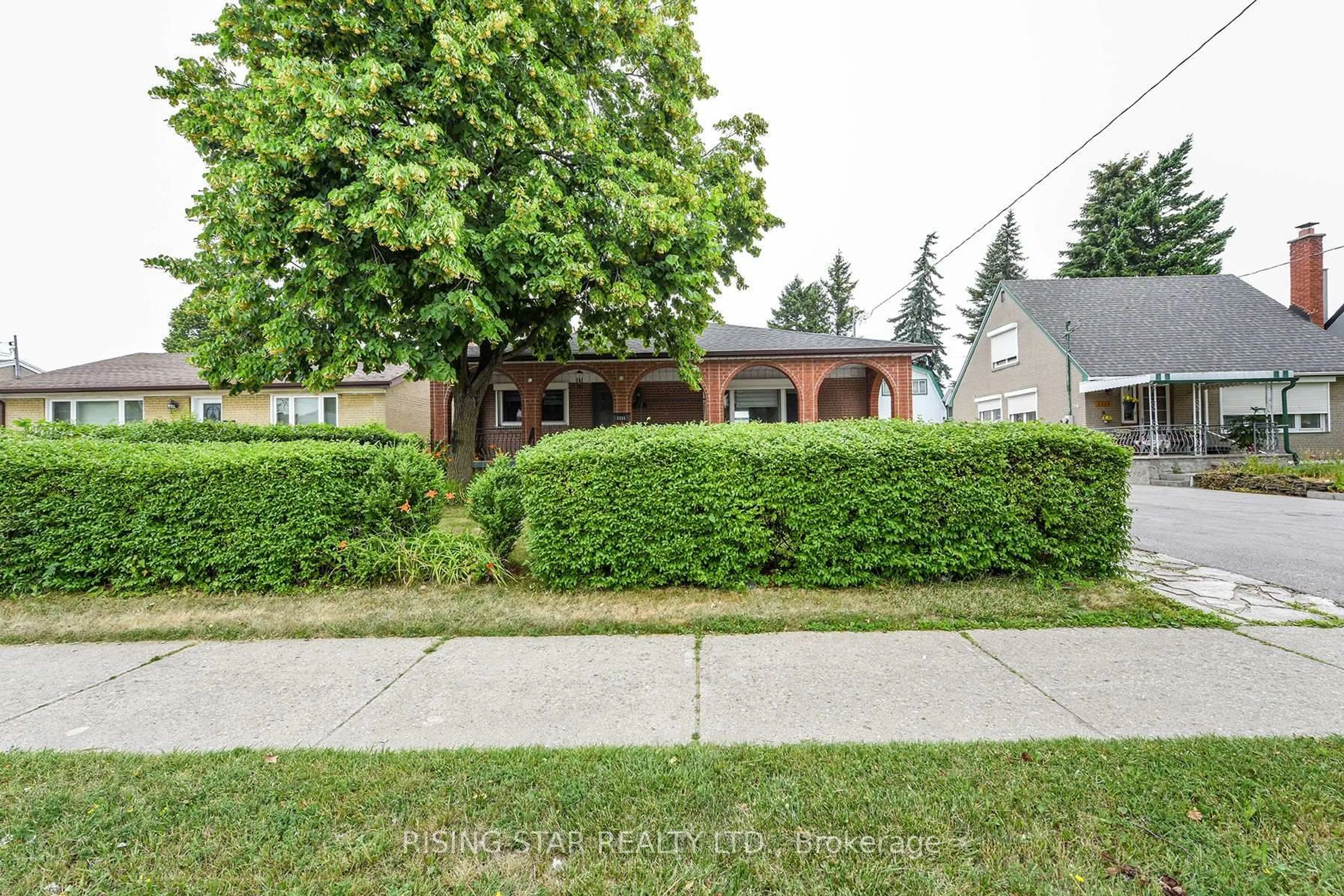 Unknown for 3331 Etude Dr, Mississauga Ontario L4T 1T4