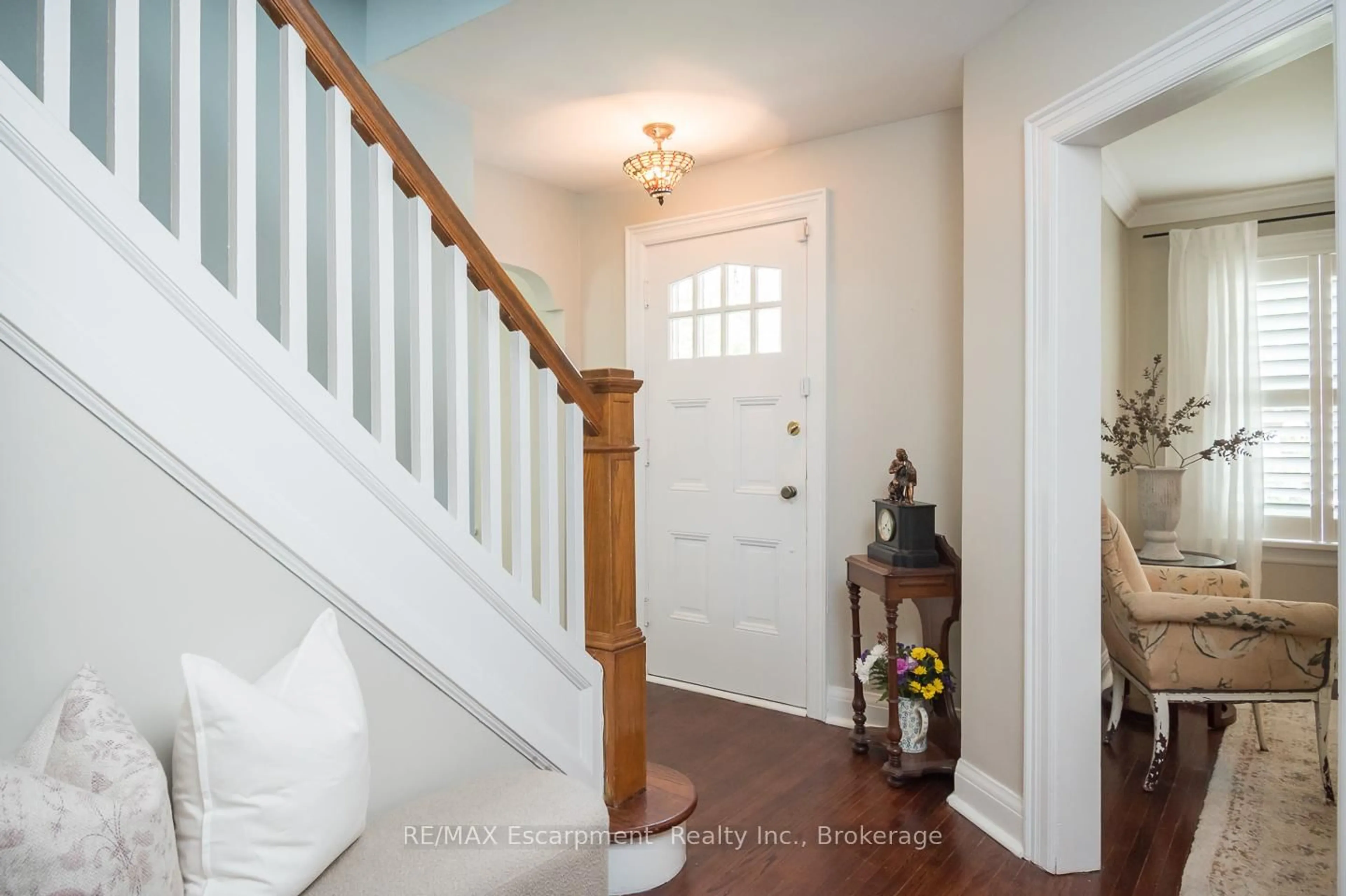 Indoor entryway for 124 Lydia Ave, Milton Ontario L9T 2H1