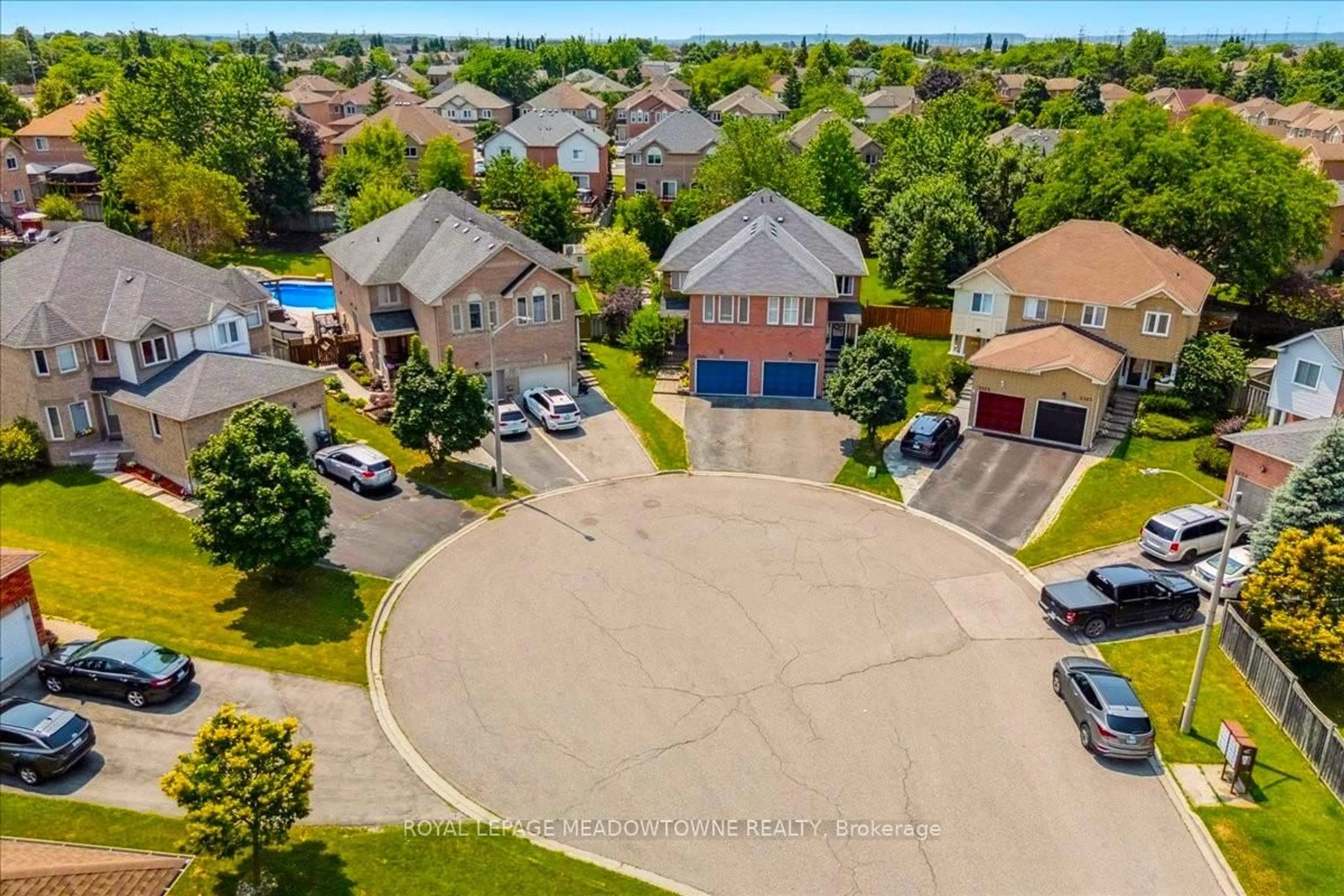 A pic from outside/outdoor area/front of a property/back of a property/a pic from drone, street for 3249 Tortola Crt, Mississauga Ontario L5N 7C4