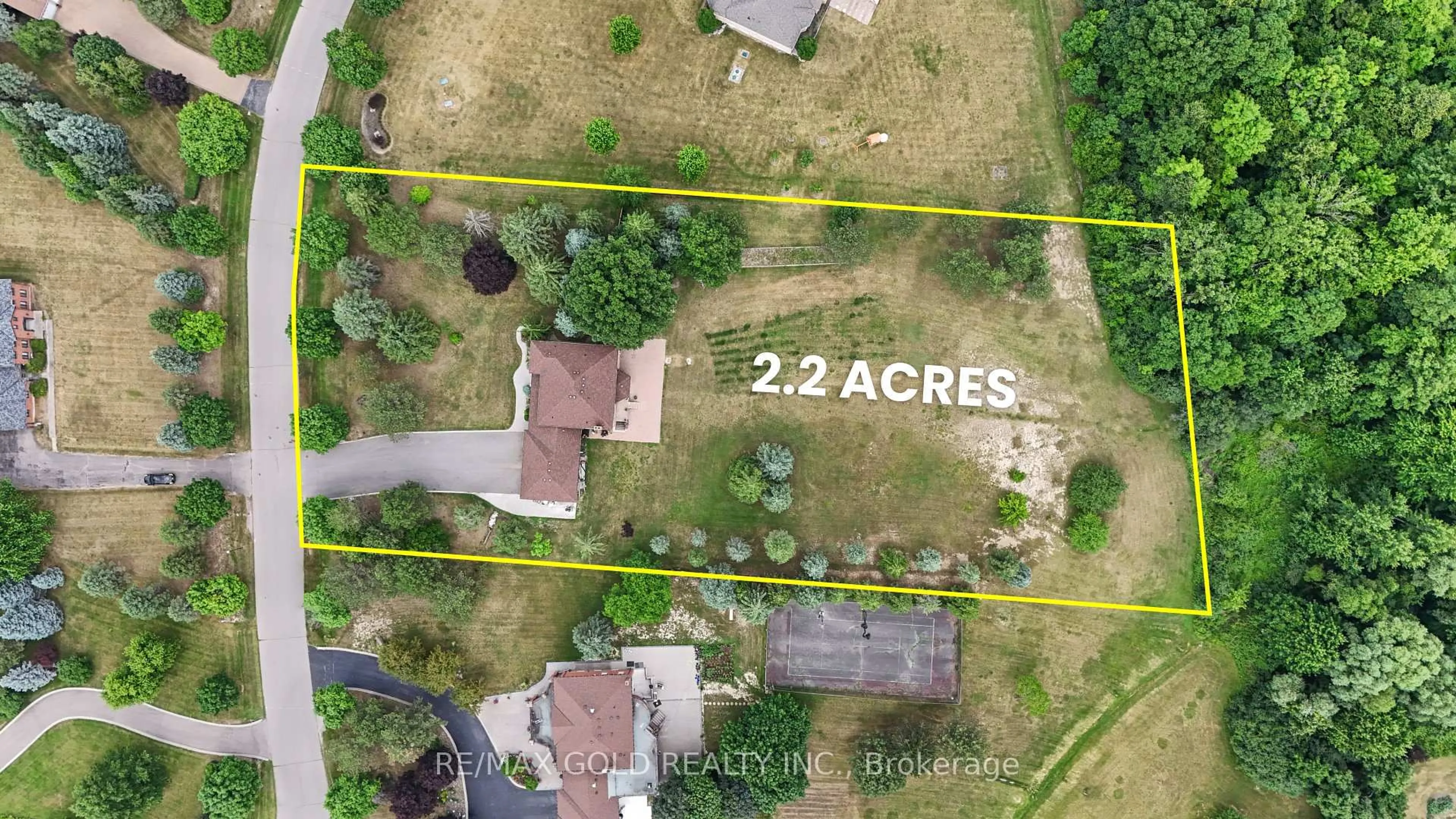 A pic from outside/outdoor area/front of a property/back of a property/a pic from drone, street for 8 Ryckman Lane, Brampton Ontario L6P 0C7