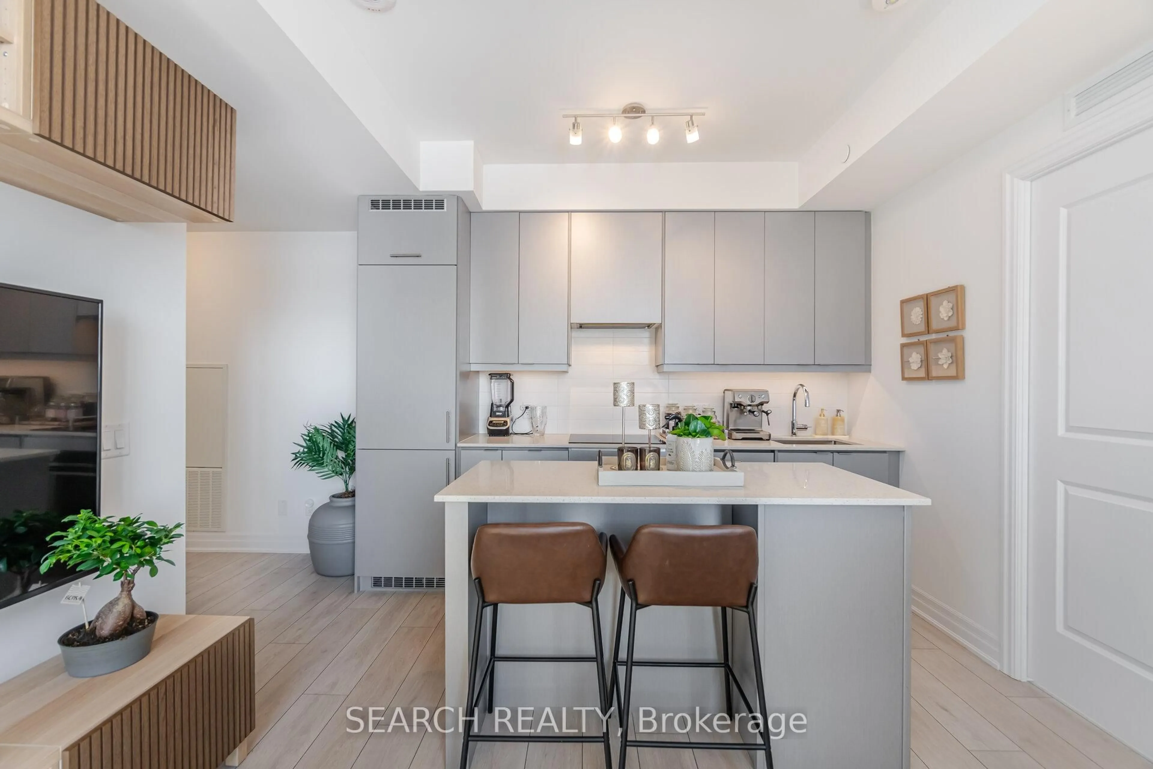 Unknown for 30 Elm Dr #1708, Mississauga Ontario L5B 0N6