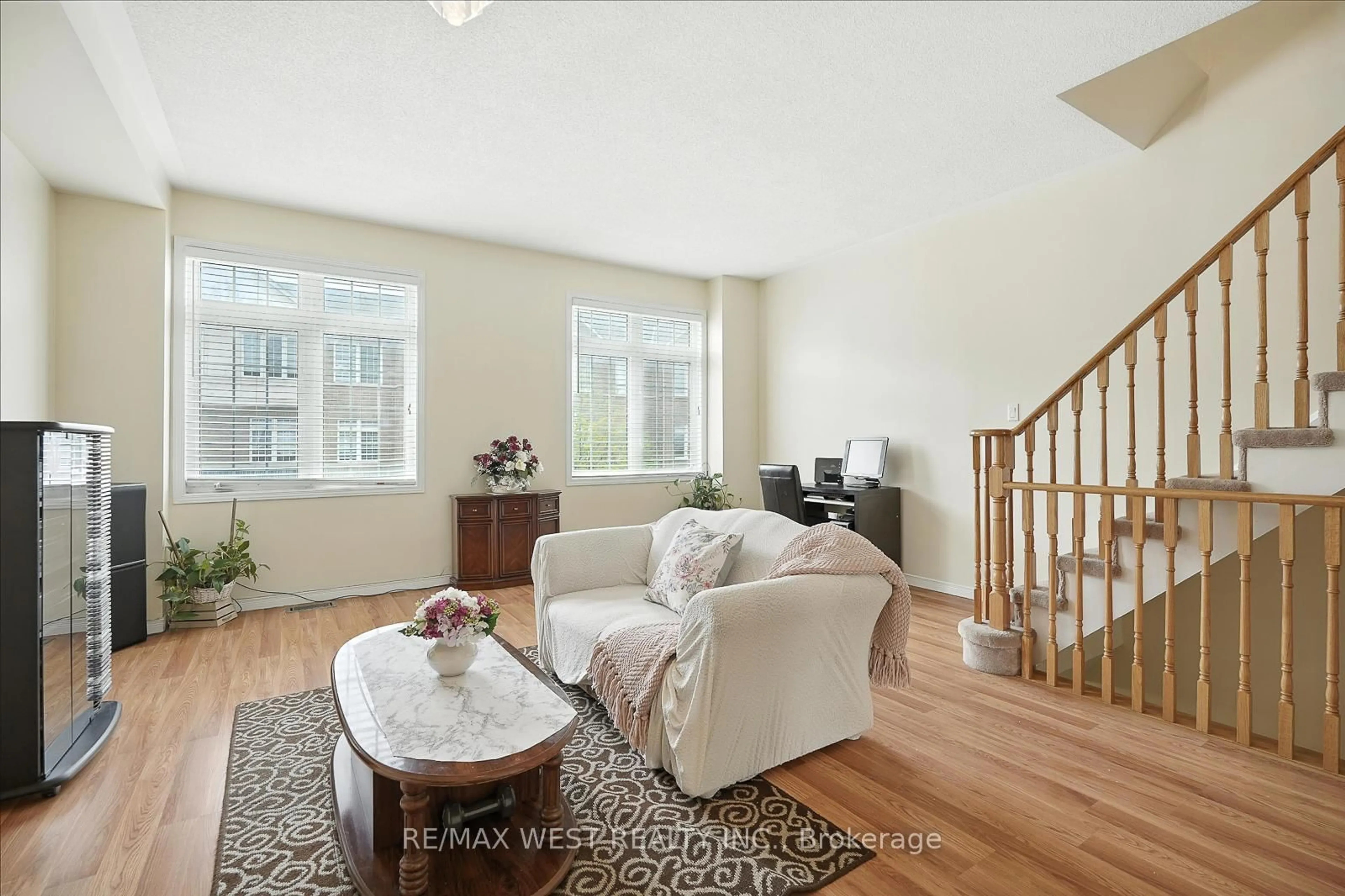 Living room with furniture, unknown for 7035 Rexwood Rd #5, Mississauga Ontario L4T 4M6