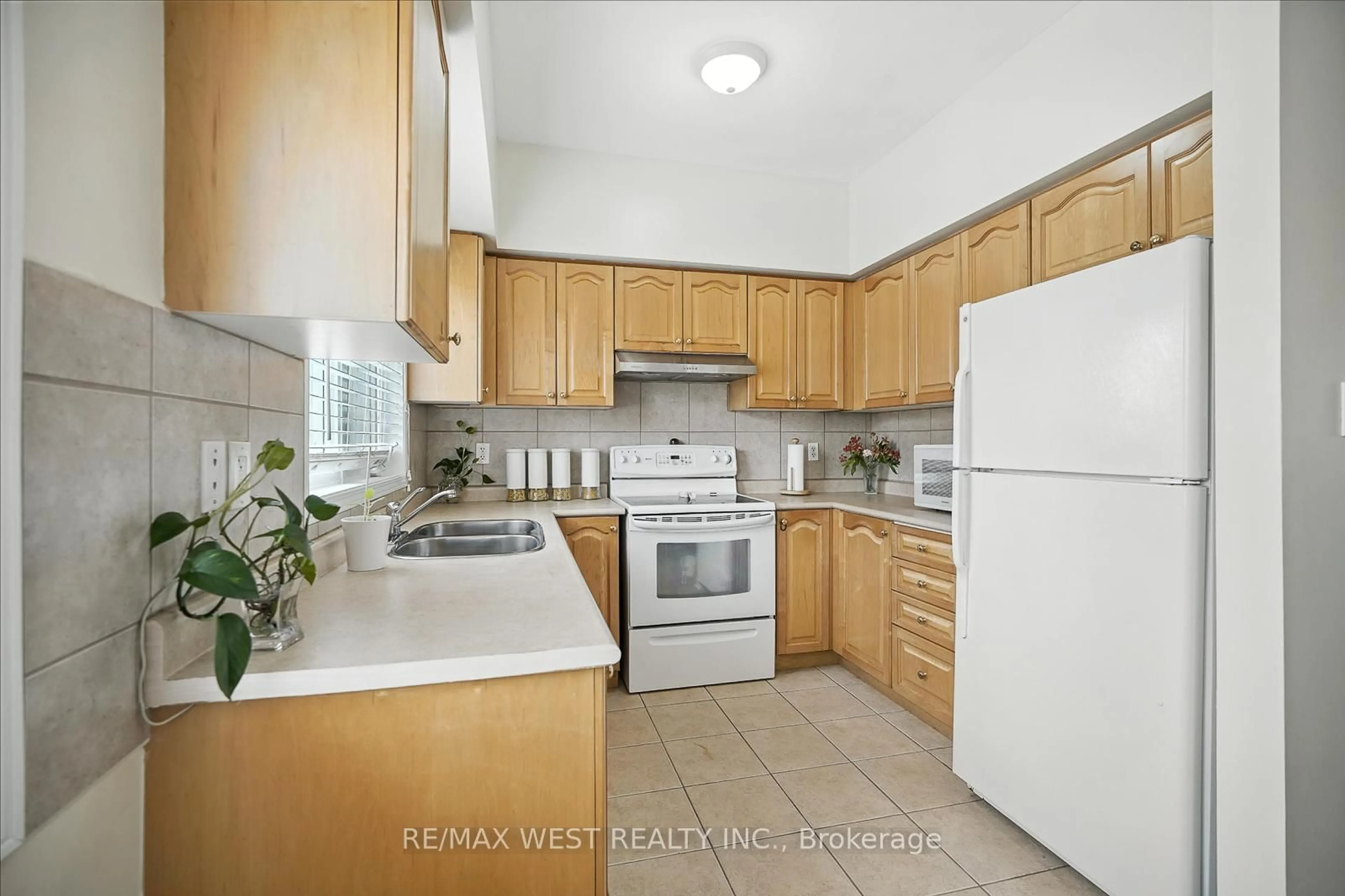 Standard kitchen, unknown for 7035 Rexwood Rd #5, Mississauga Ontario L4T 4M6