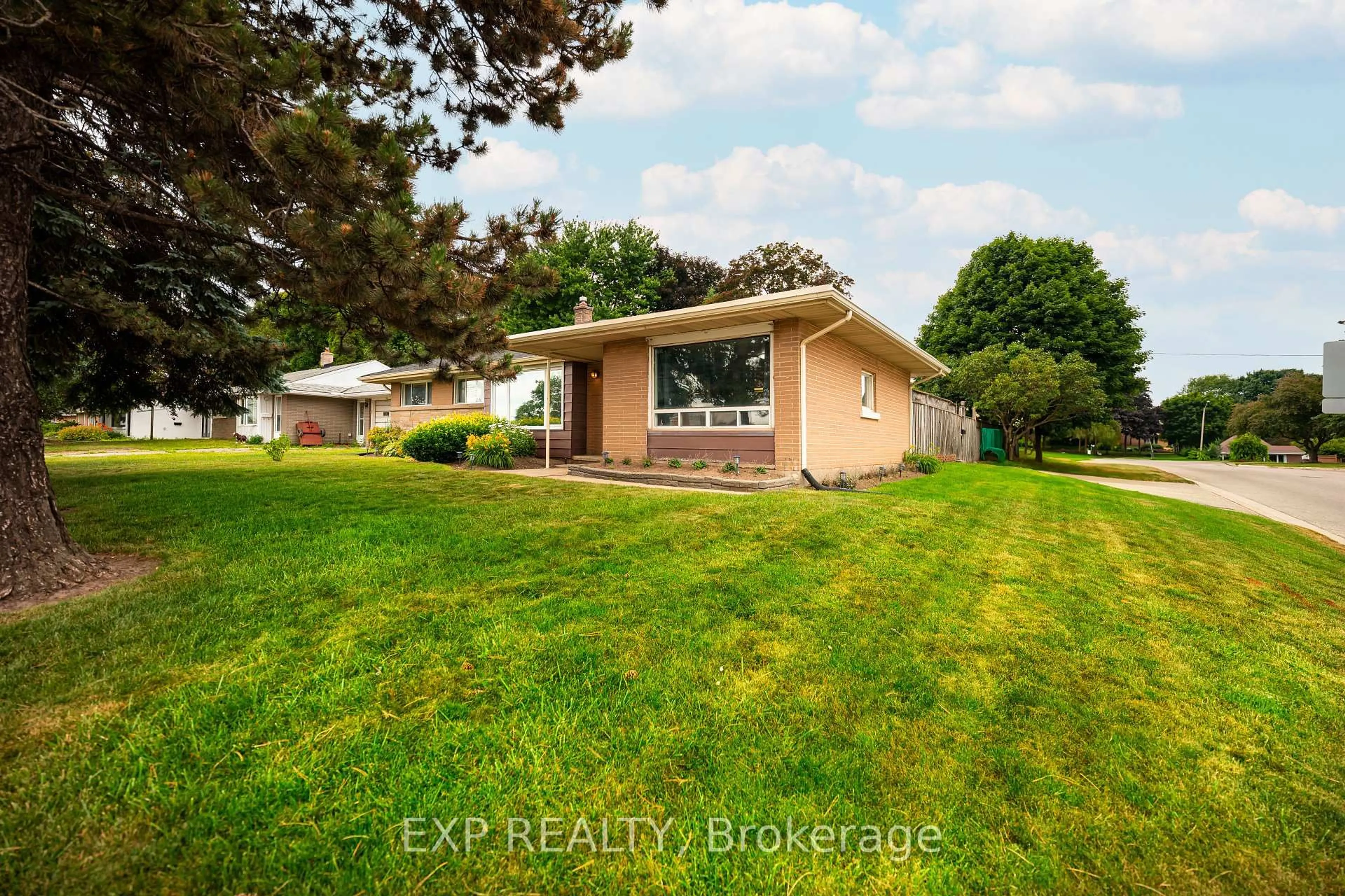 A pic from outside/outdoor area/front of a property/back of a property/a pic from drone, water/lake/river/ocean view for 1 Banting Dr, Orangeville Ontario L9W 2J5