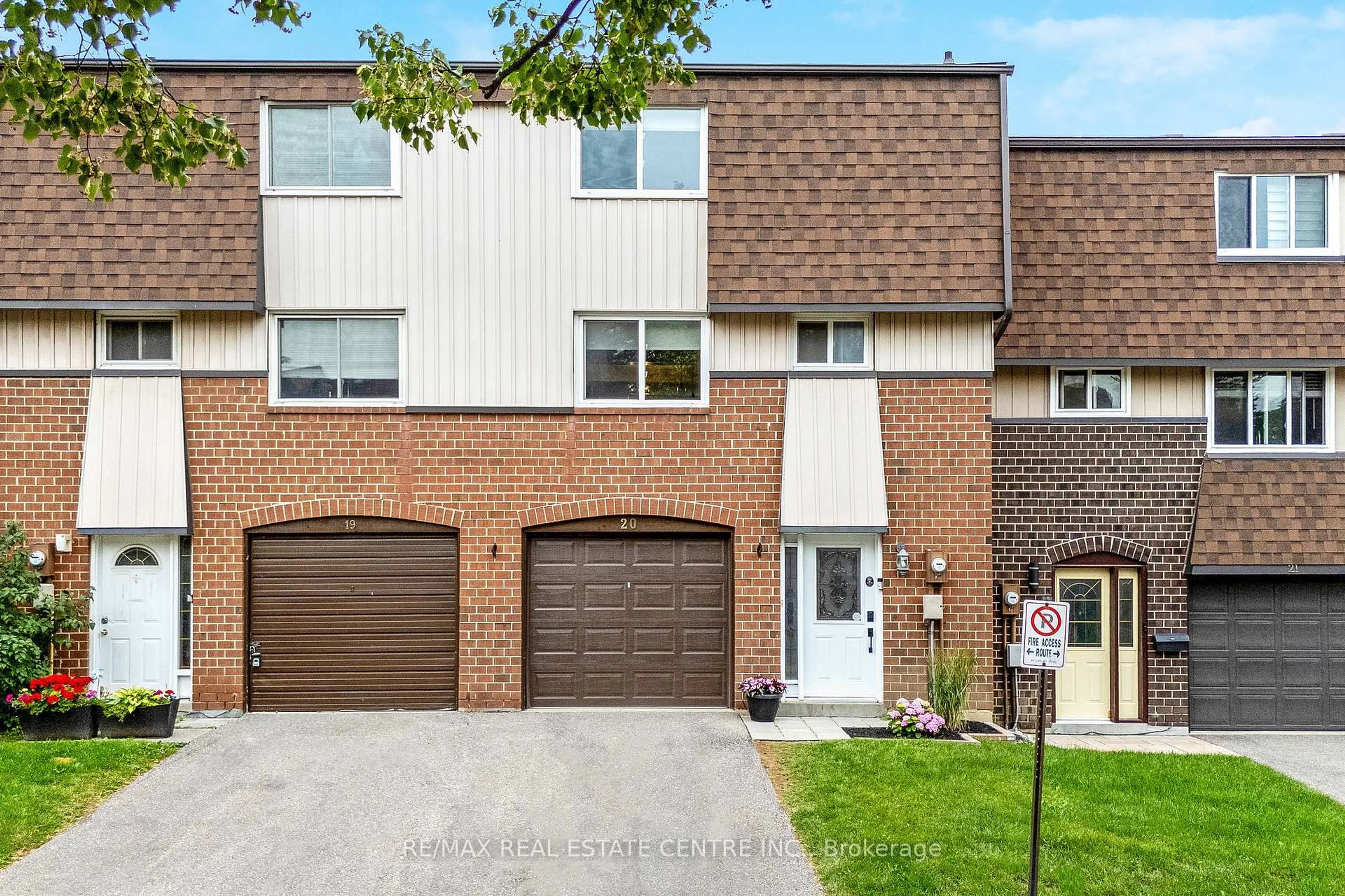 Home with brick exterior material, street for 318 Laurier Ave #20, Milton Ontario L9T 3M9