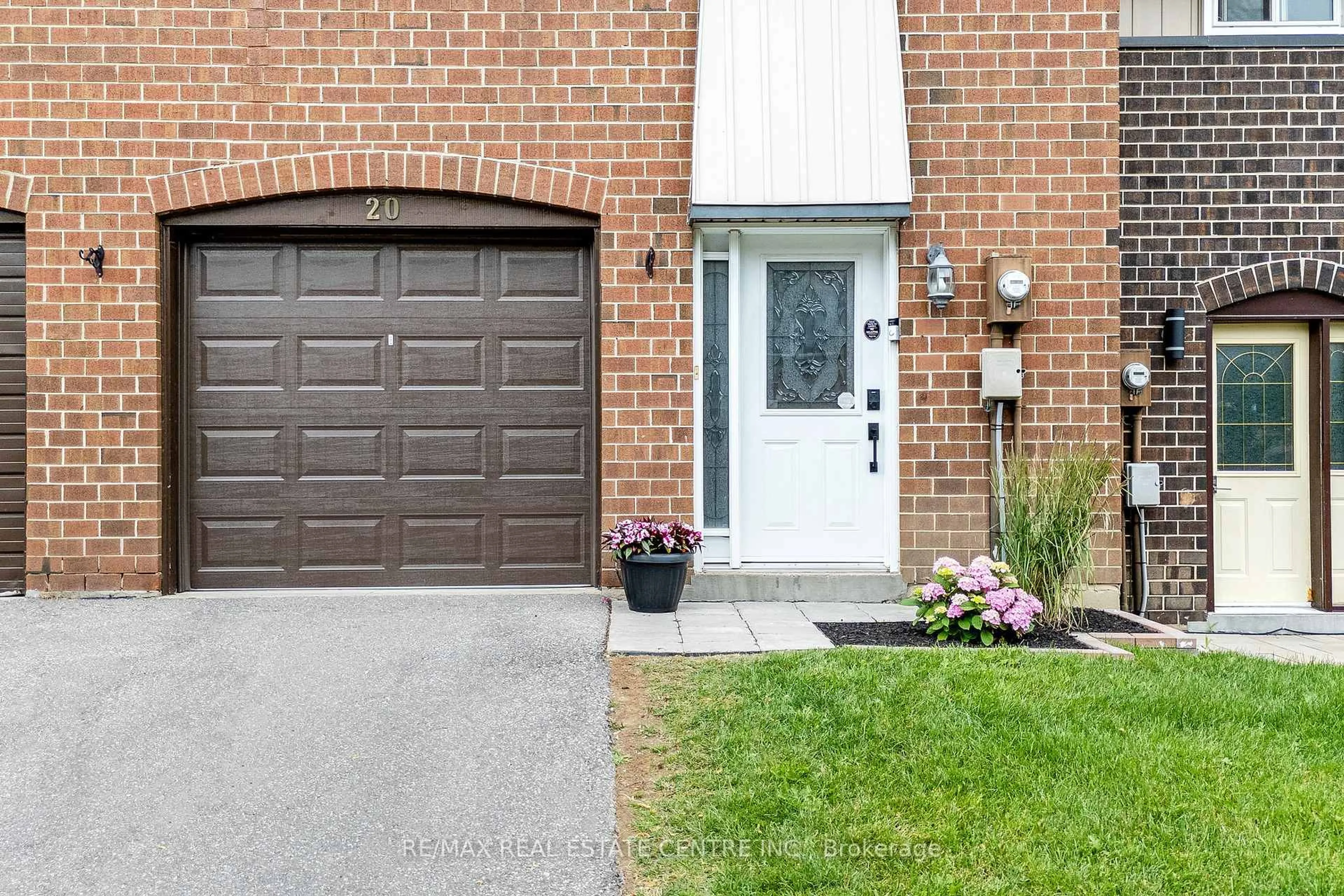 Home with brick exterior material, street for 318 Laurier Ave #20, Milton Ontario L9T 3M9