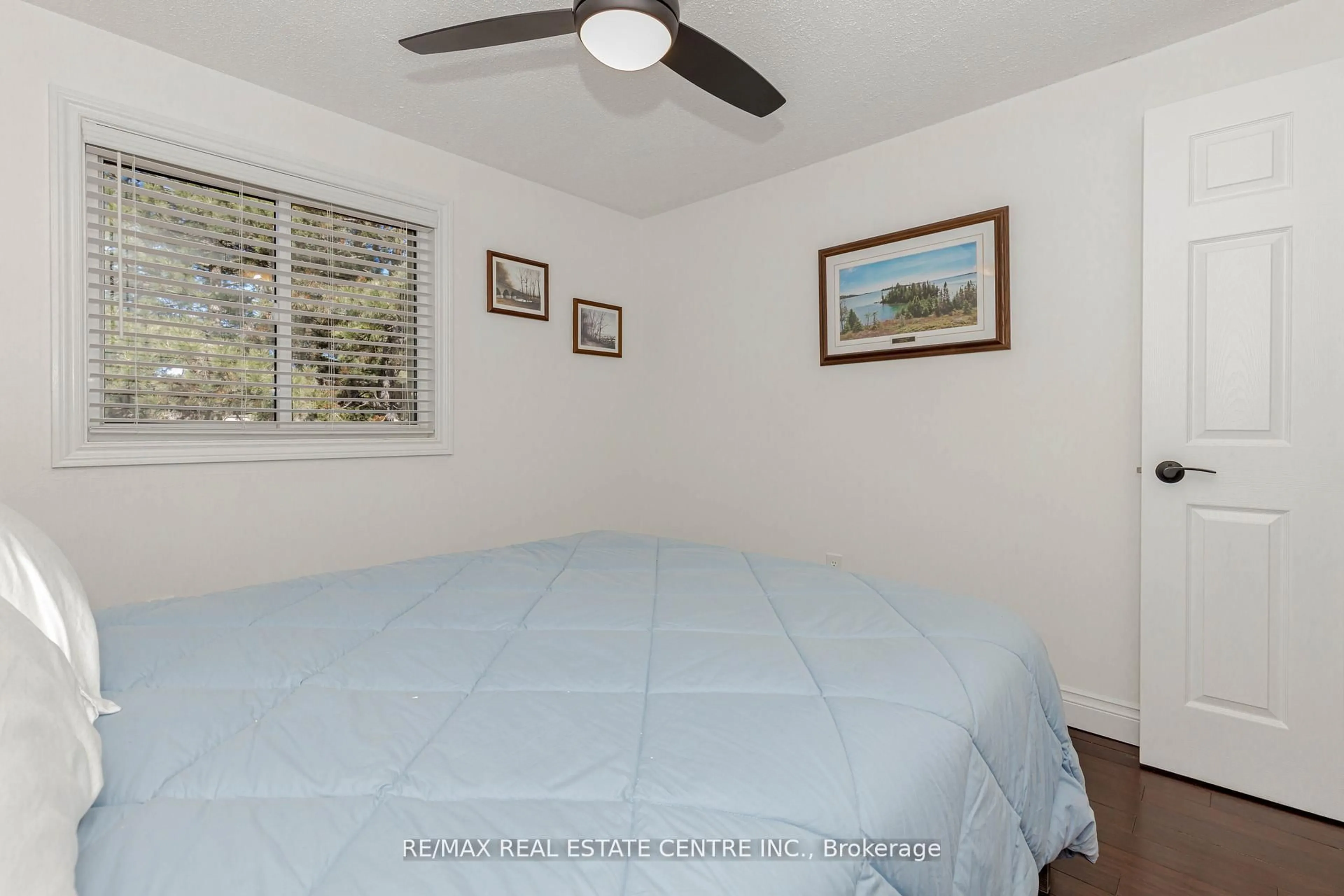Bedroom with bed, unknown for 1526 Lancaster Dr #123, Oakville Ontario L6H 2Z2