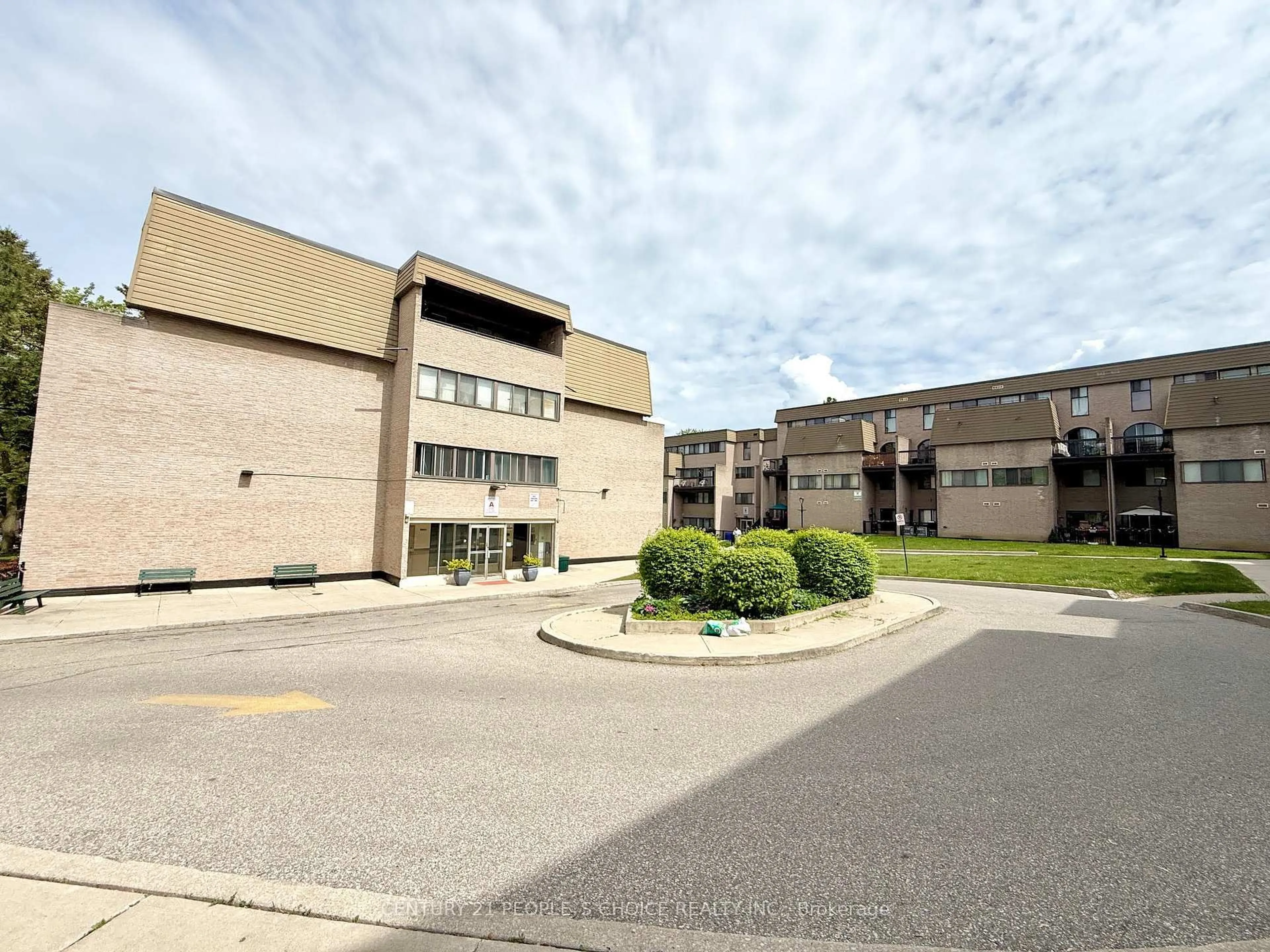 Unknown for 2095 Roche Crt #216, Mississauga Ontario L5K 2C8