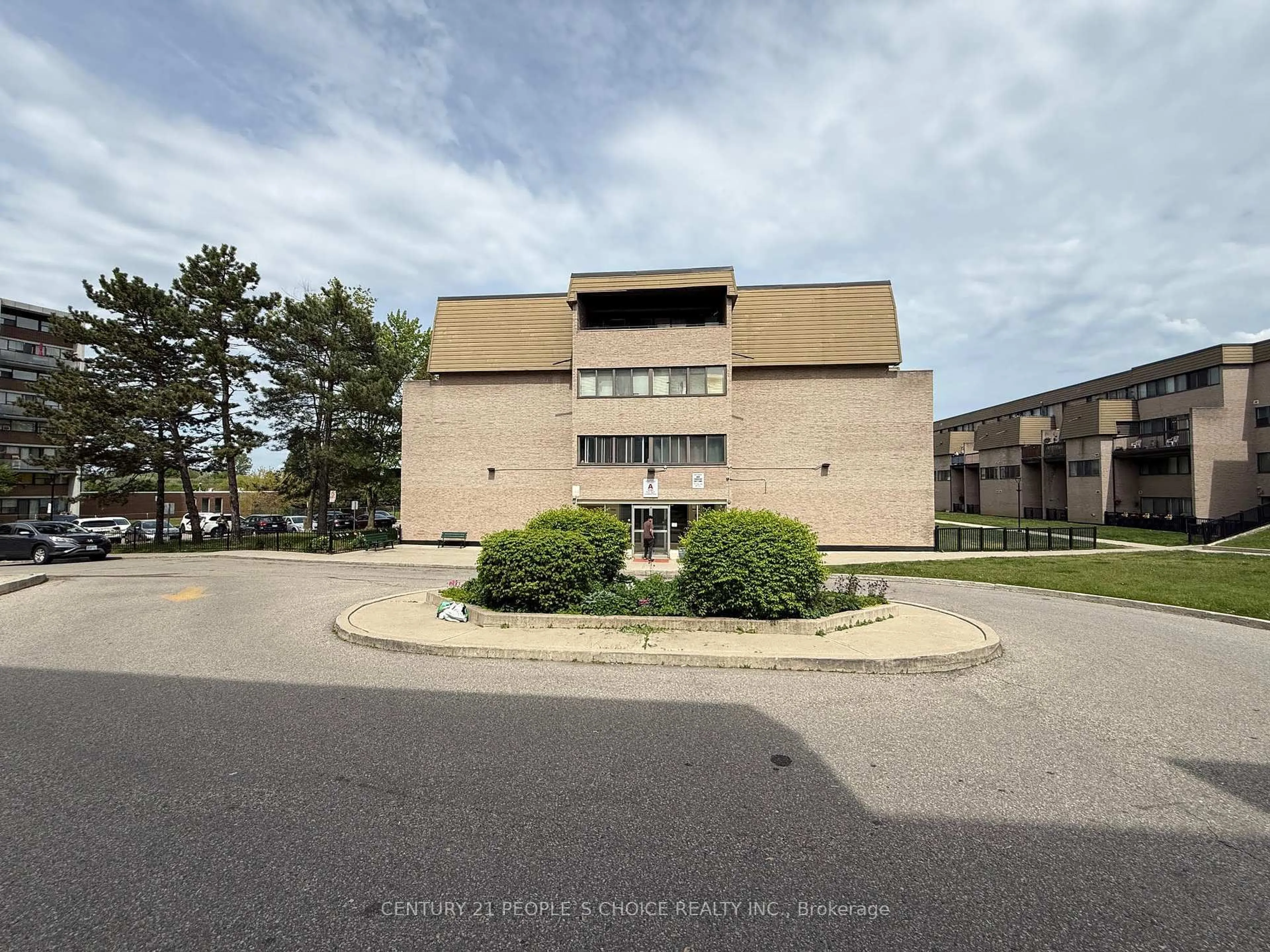 Unknown for 2095 Roche Crt #216, Mississauga Ontario L5K 2C8