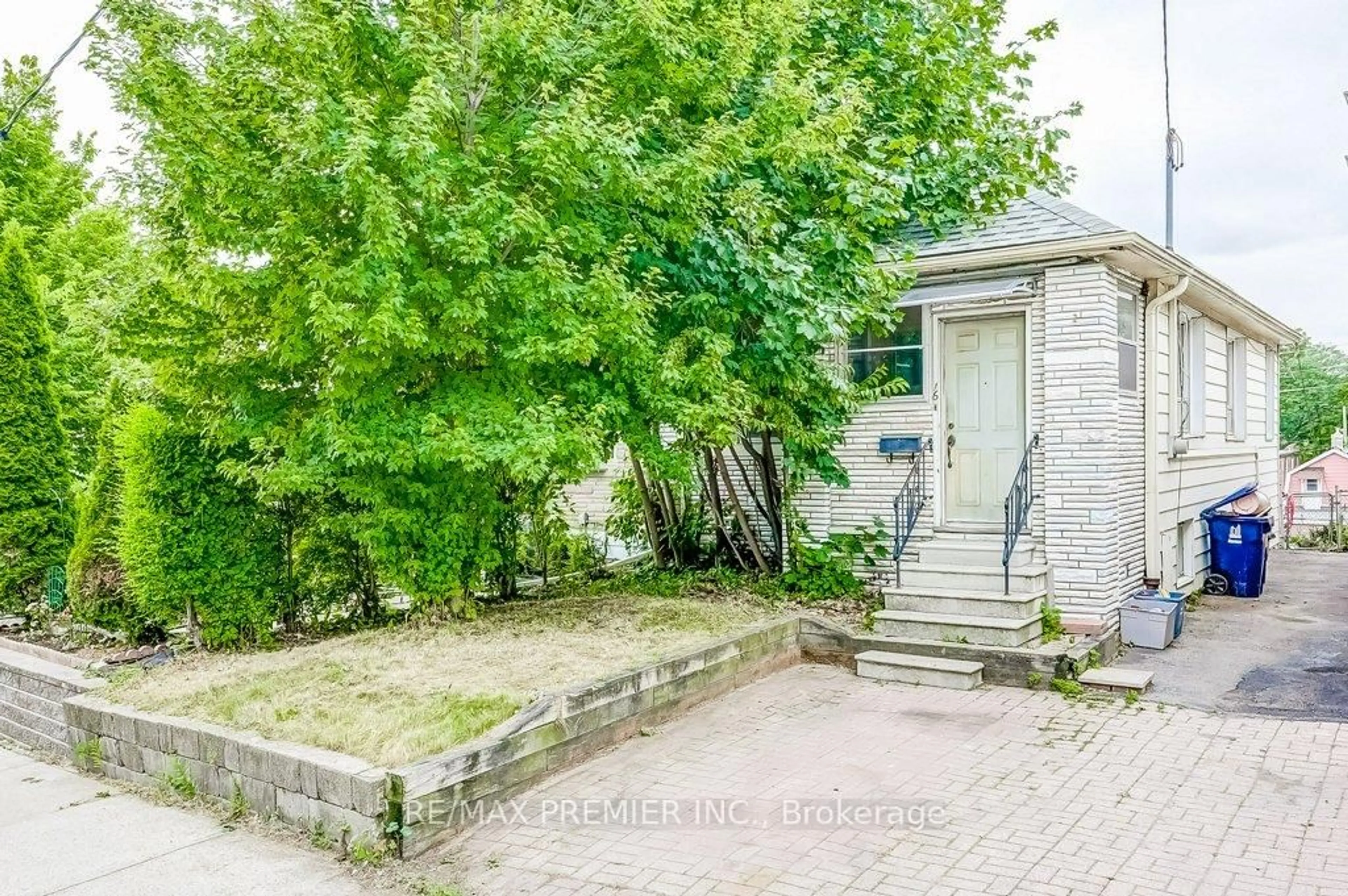 Patio, street for 16 Porter Ave Ave, Toronto Ontario M6N 2G9
