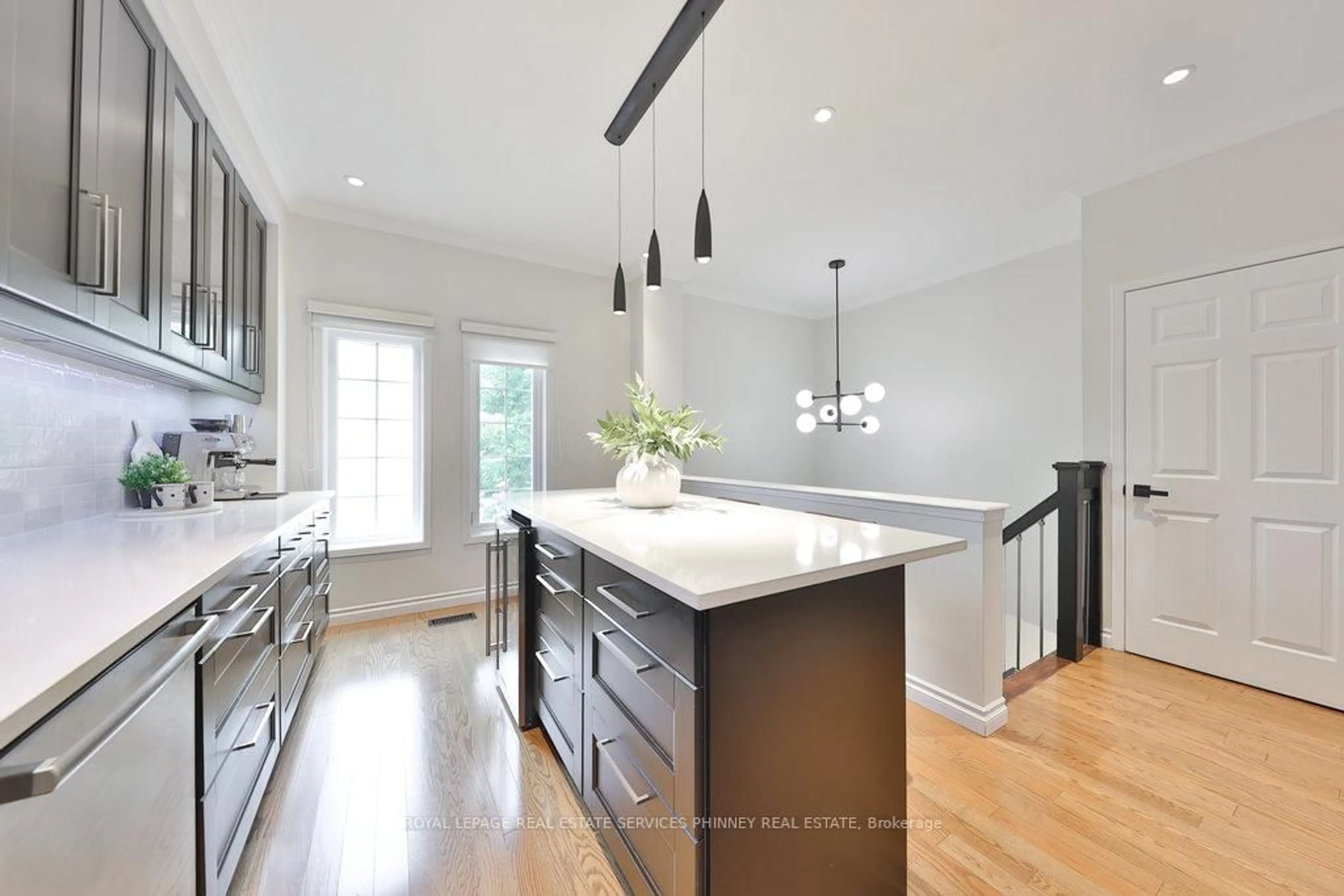 Contemporary kitchen, unknown for 1130 Cawthra Rd #48, Mississauga Ontario L5G 4V7