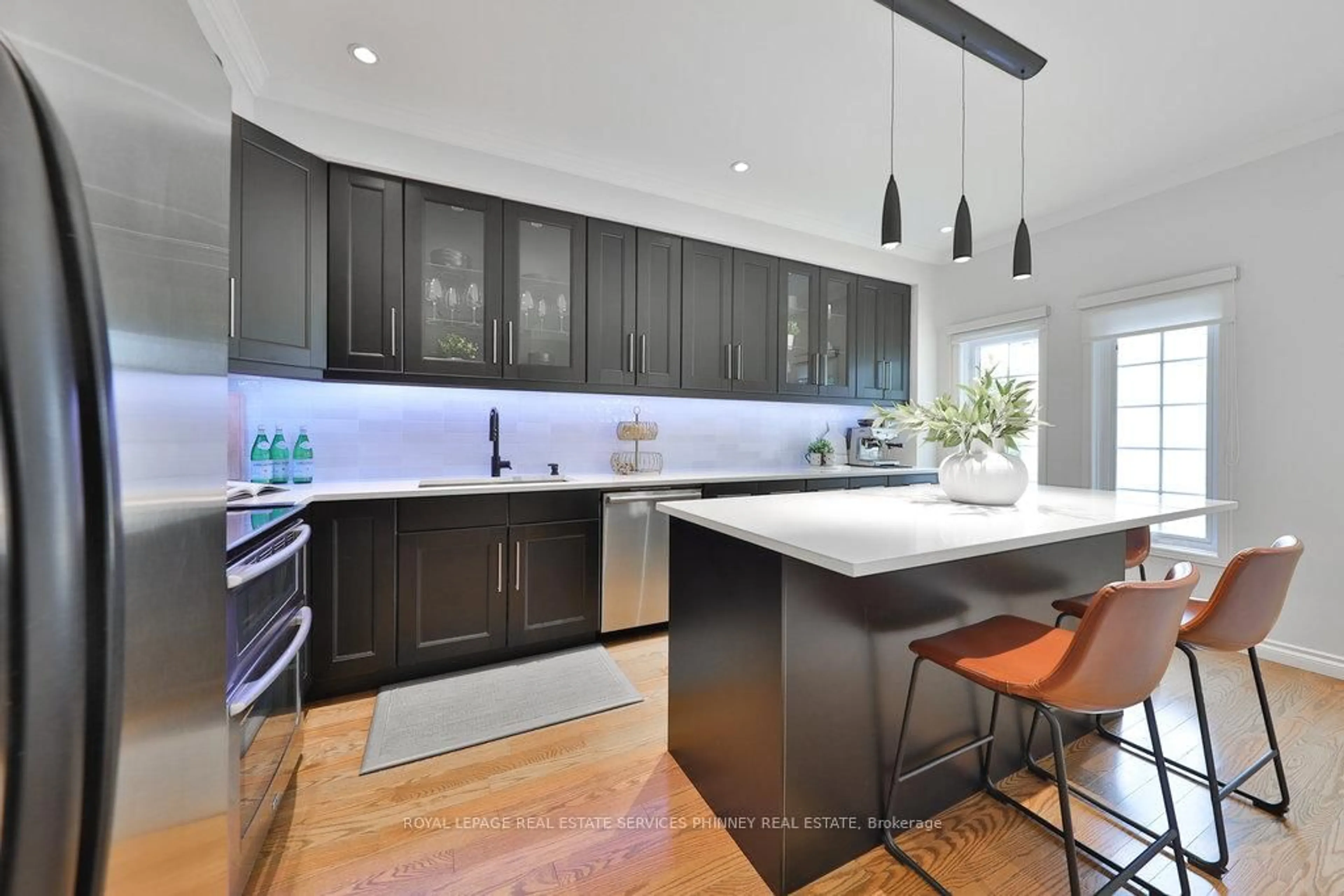 Contemporary kitchen, unknown for 1130 Cawthra Rd #48, Mississauga Ontario L5G 4V7