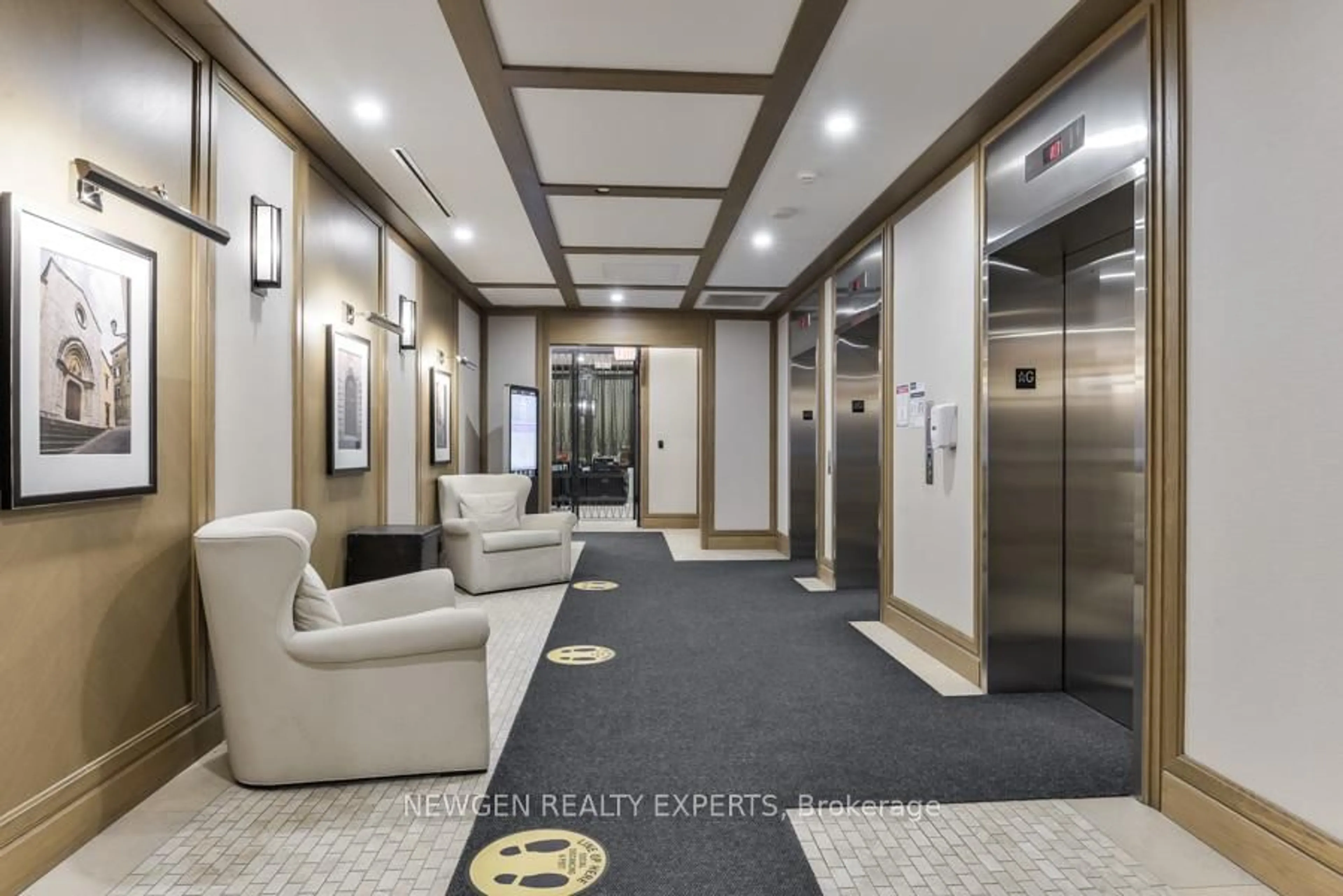 Indoor foyer for 800 Lawrence Ave #704, Toronto Ontario M6A 0B1