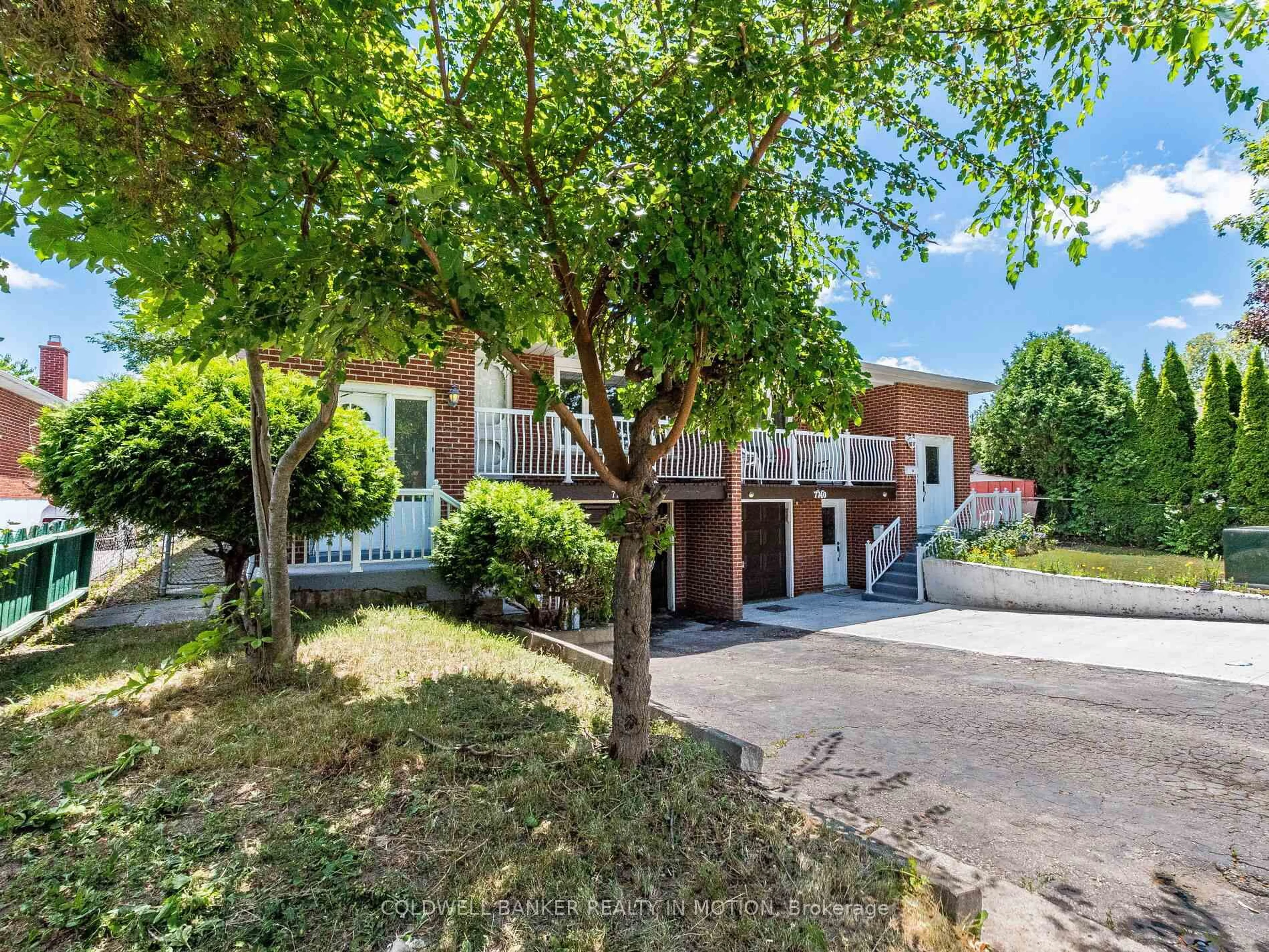 A pic from outside/outdoor area/front of a property/back of a property/a pic from drone, street for 7738 Kittridge Dr, Mississauga Ontario L4T 3J6