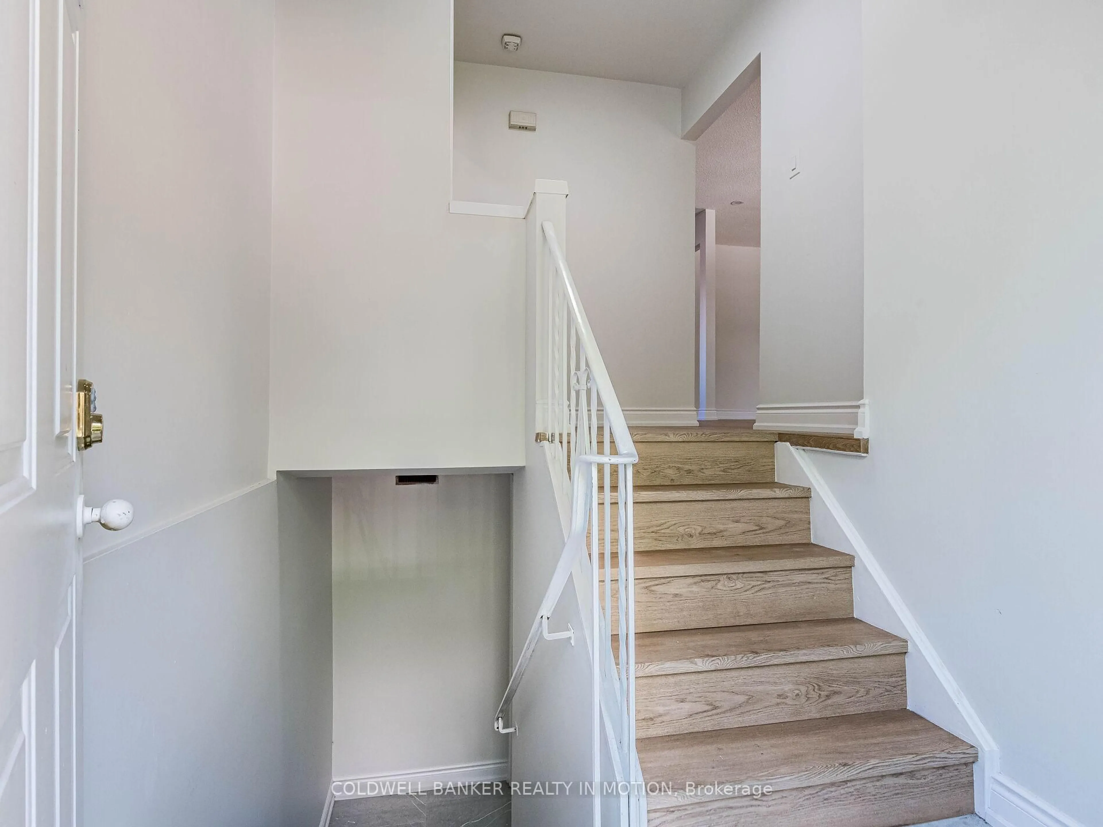 Stairs for 7738 Kittridge Dr, Mississauga Ontario L4T 3J6