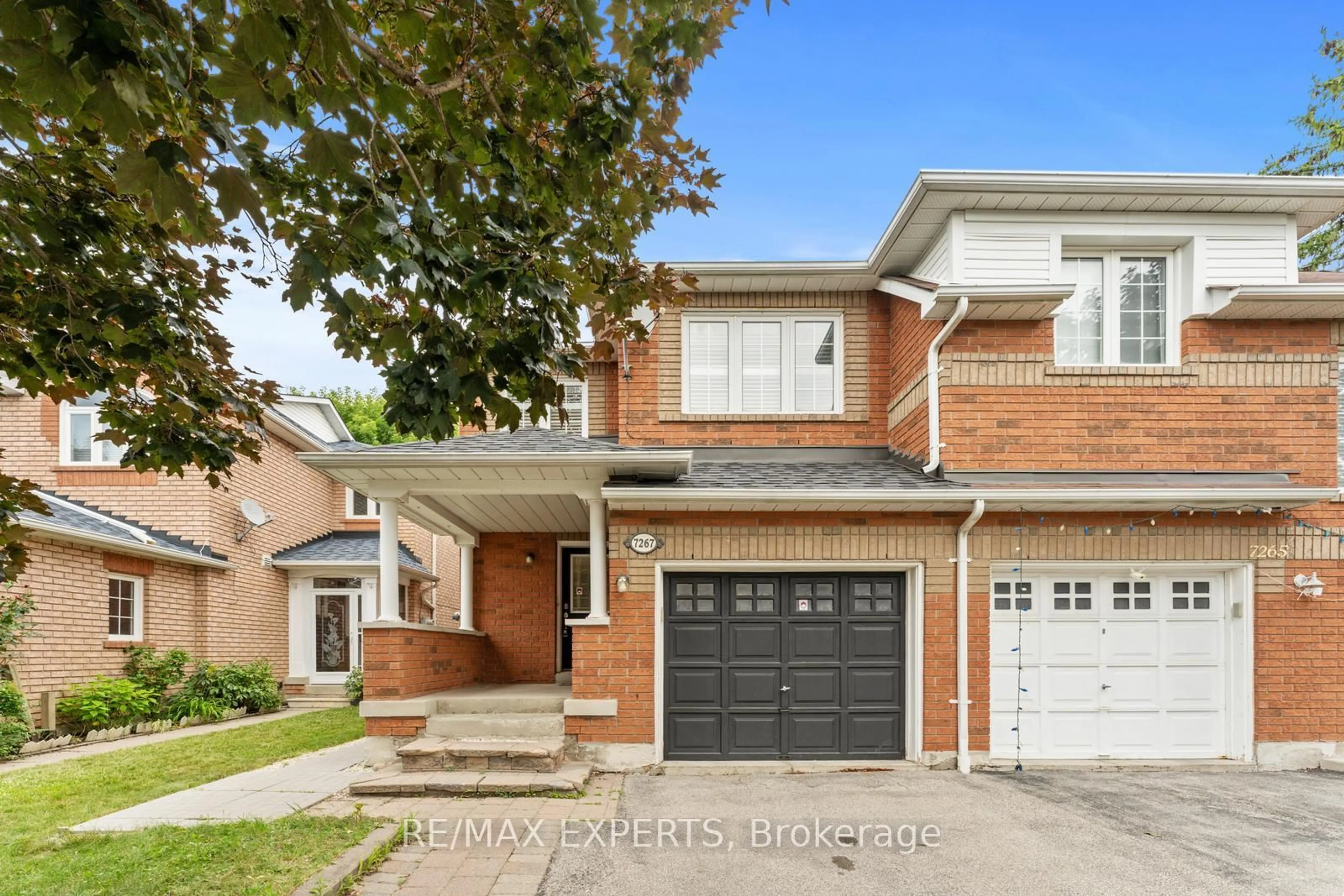 Home with brick exterior material, street for 7267 FRONTIER Rdge, Mississauga Ontario L5N 7P9