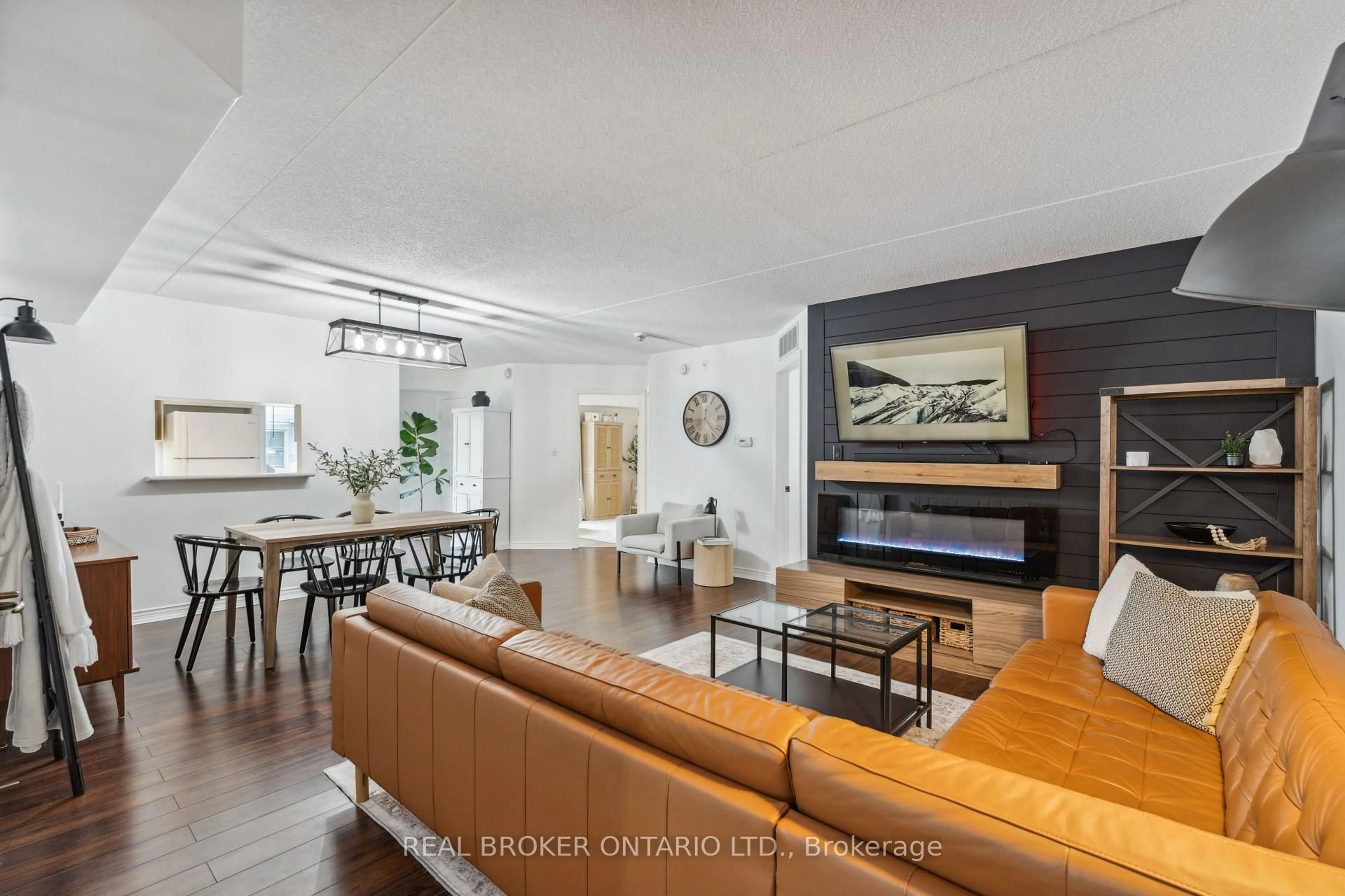 Living room with furniture, unknown for 2010 Cleaver Ave #101, Burlington Ontario L7M 4C1