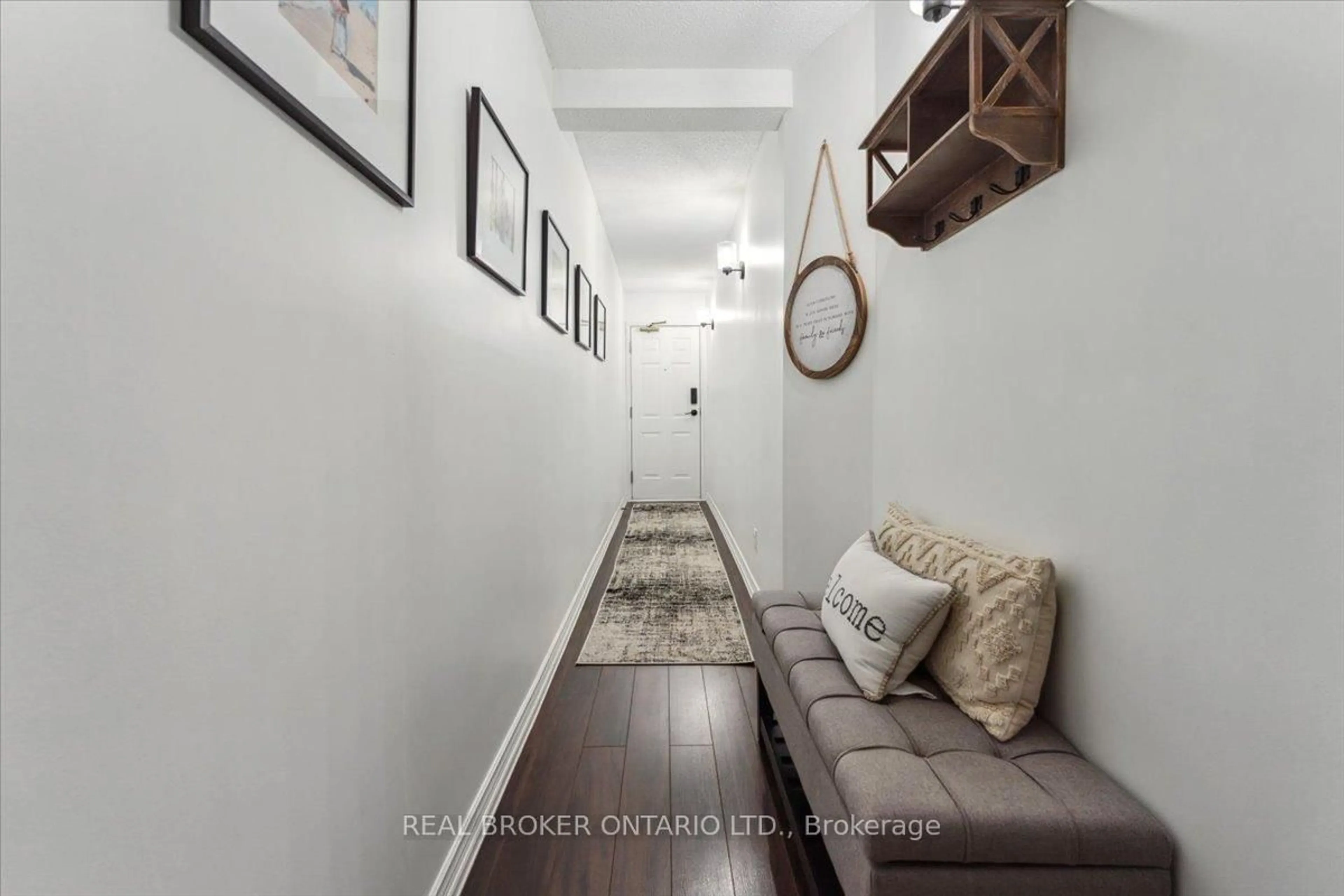 Indoor entryway for 2010 Cleaver Ave #101, Burlington Ontario L7M 4C1