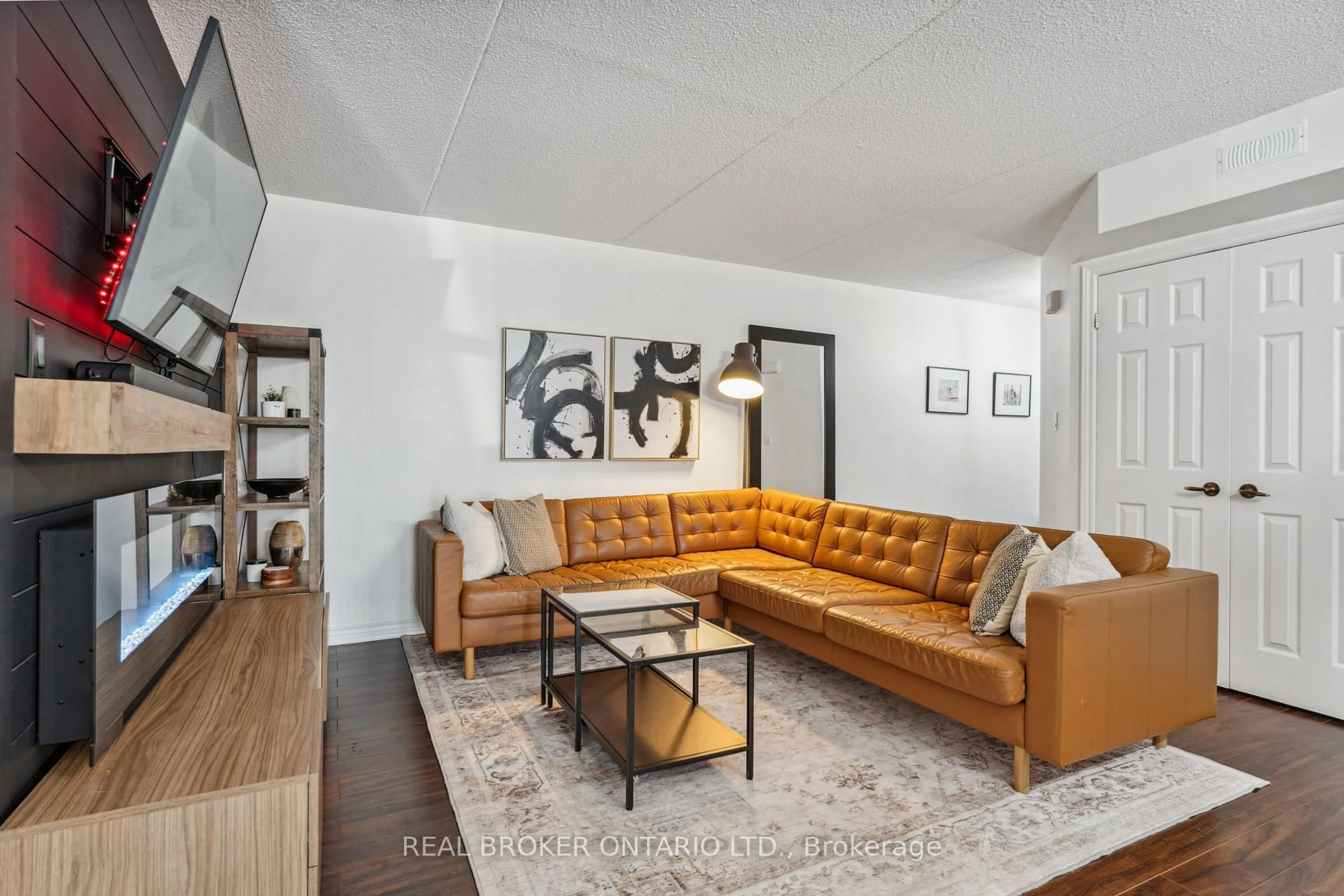 Living room with furniture, unknown for 2010 Cleaver Ave #101, Burlington Ontario L7M 4C1