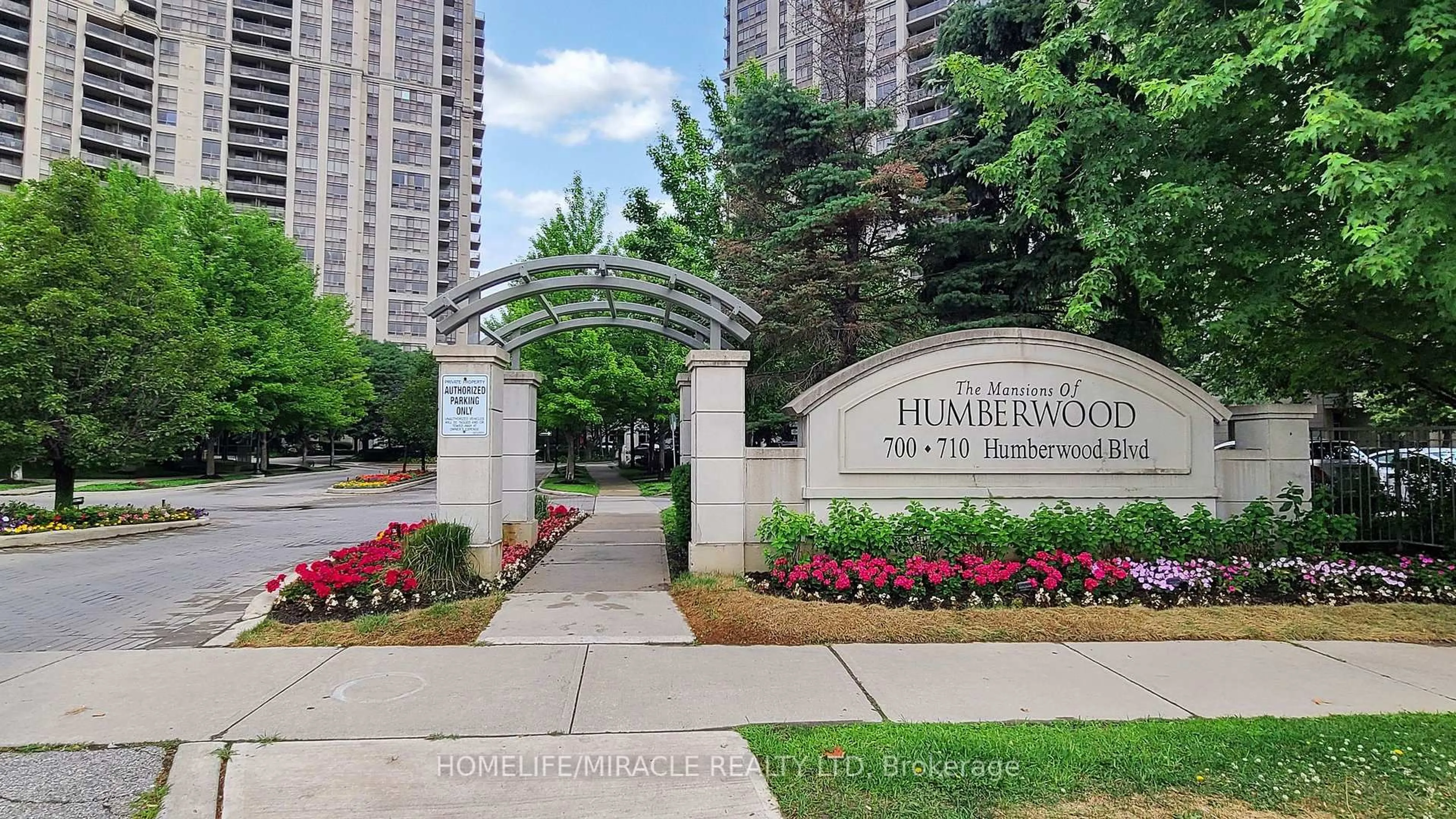 Indoor foyer for 710 Humberwood Blvd #GL4, Toronto Ontario M9W 7J5