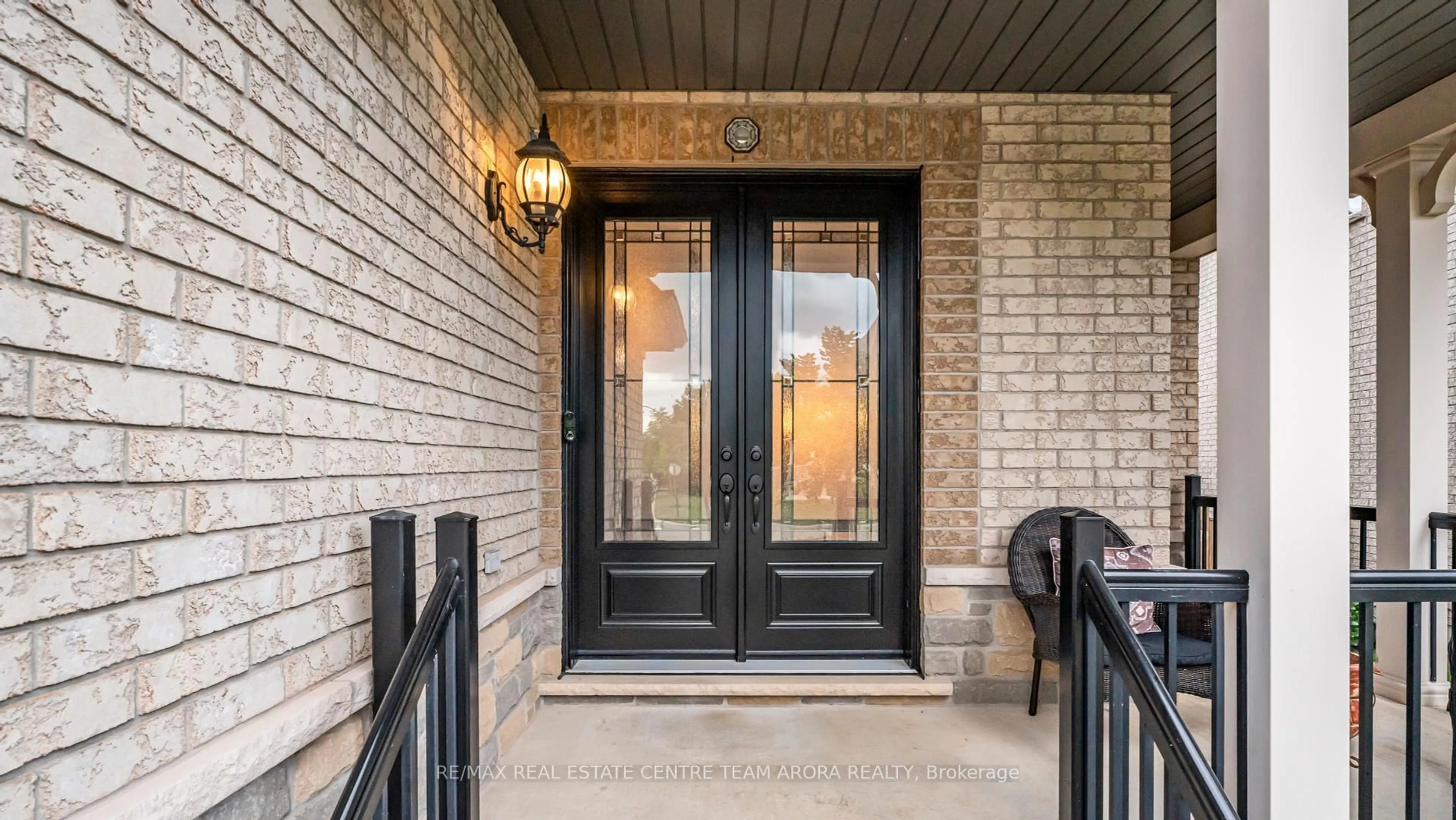 Indoor entryway for 38 Intrigue Tr, Brampton Ontario L6X 0W9