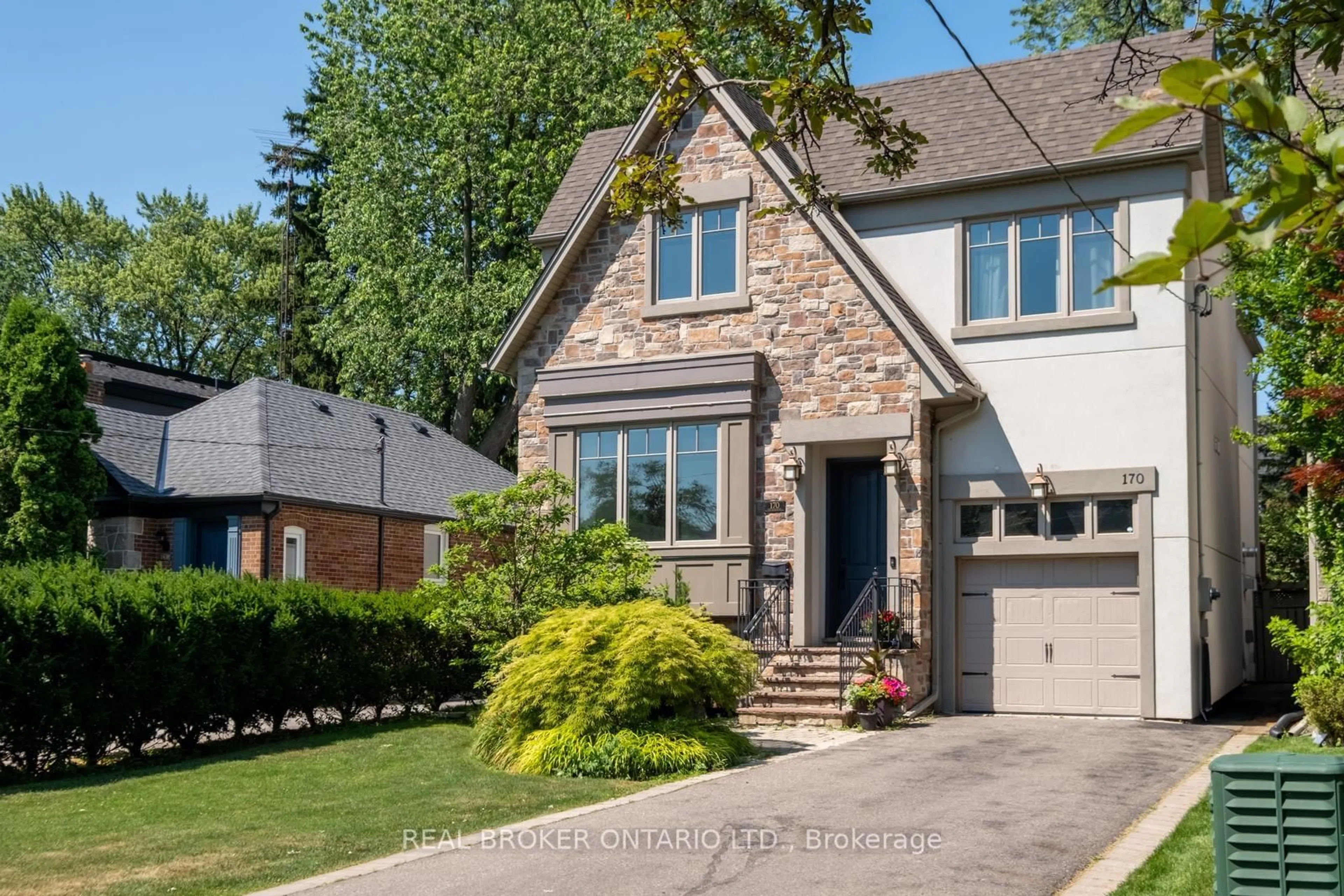 Home with brick exterior material, street for 170 The Kingsway, Toronto Ontario M8X 2V6